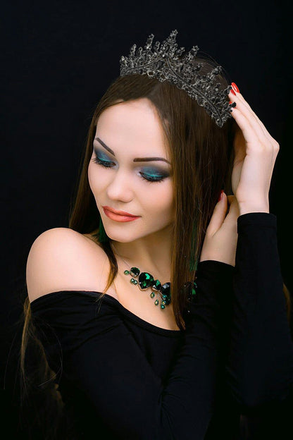 TOBATOBA Black Tiaras and Crowns for Women, Gothic Wedding Tiara, Black Swan Crown Gothic Halloween Costumes for Women Prom Cosplay Accessories