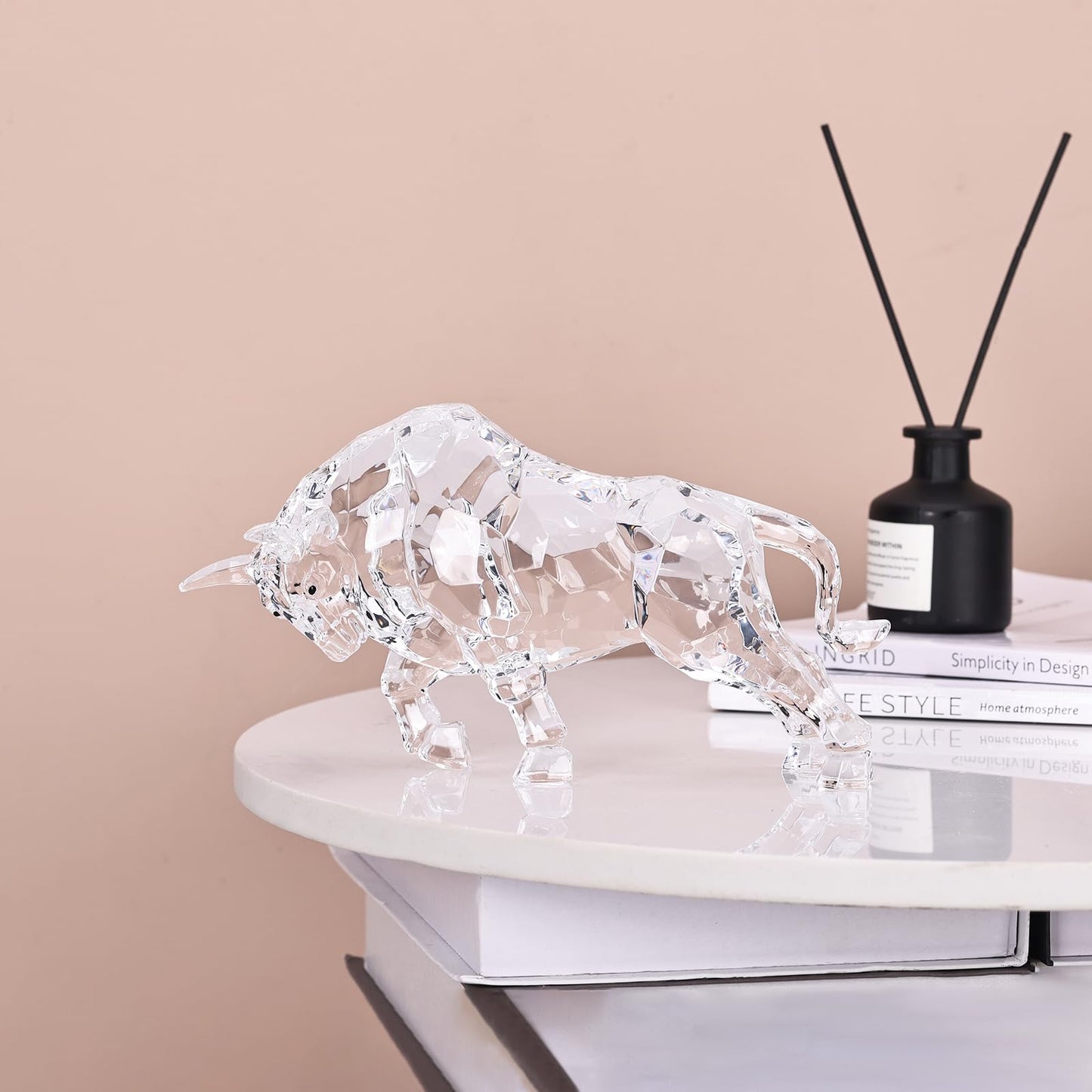 PlivBloom Fengsui Wall Street Bull Statue,Geometric Ornaments Sculpture,Acrylic Bull Figurine Suitable Gifts for Stock Market Lovers, Crystal Figures for Desk Ornaments,Tv Stand Knick Knacks (White)