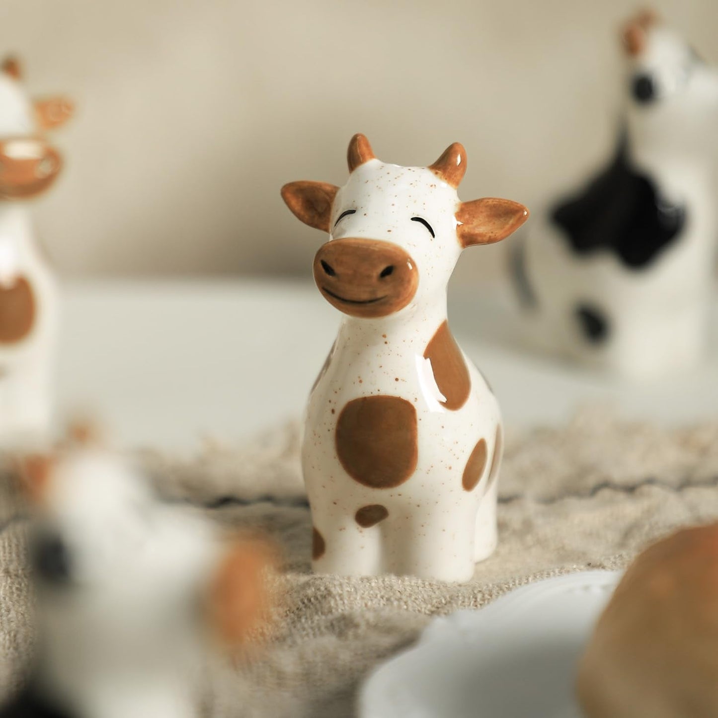 Bicuzat Ceramic Cartoon Cows Shape Salt & Pepper Shakers Set, Hand-Painted Cows Salt and Pepper Shakers, 2 PCS Set-Brown-B