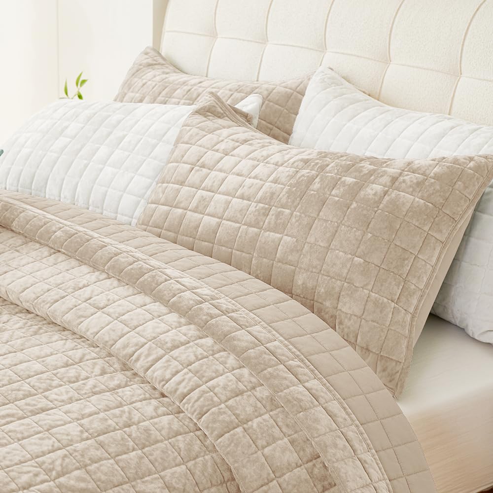 COCOPLOCEUS Quilt Set King Size 98x106 Luxurious Velvet Bedding Sets with 2 Pillow Shams 20x36 3 Pieces Ultra Soft Quilted Bedspread Coverlet Comforter for All Season,Beige