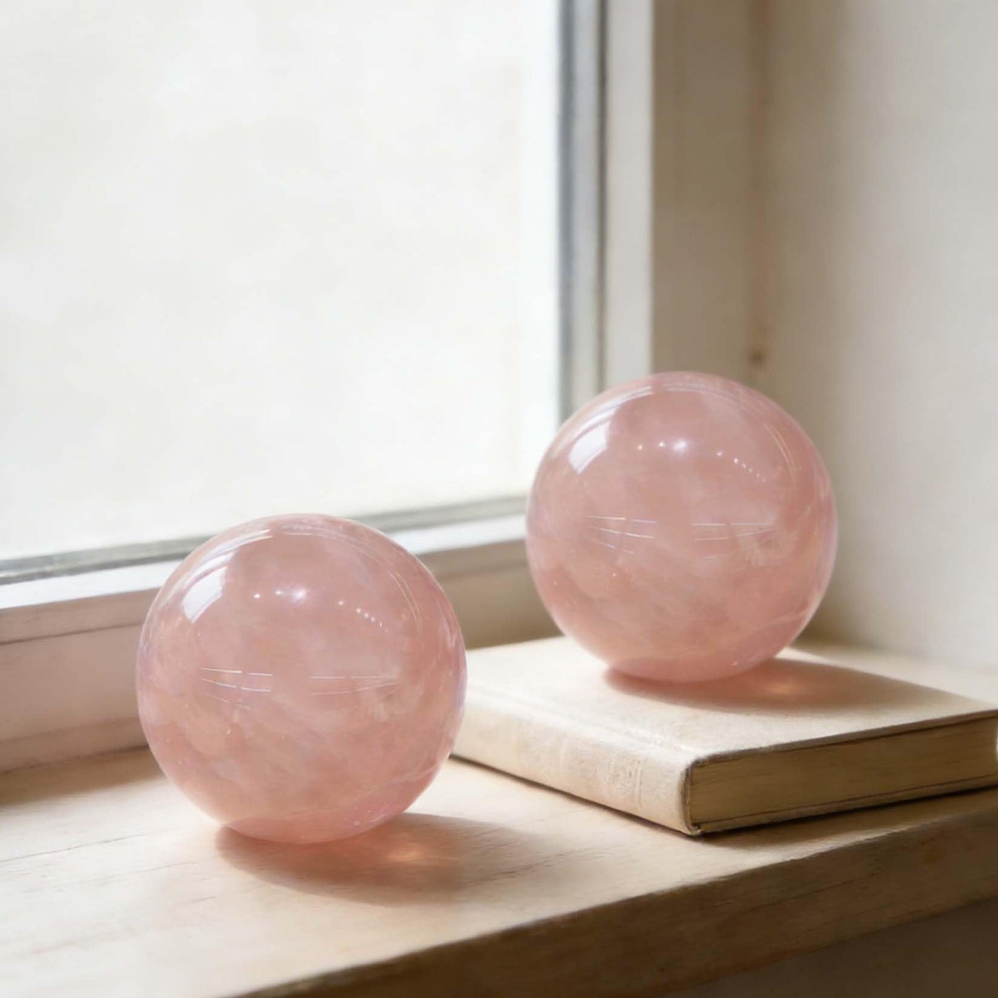 AierCrystal Natural Stone Crystal Sphere Feng Shui Home Decoration Ball Positive Energy Scrying Orb for Meditation Tool for Spiritual Space Purification Globe Diameter 5-6cm Pink Crystal Sphere