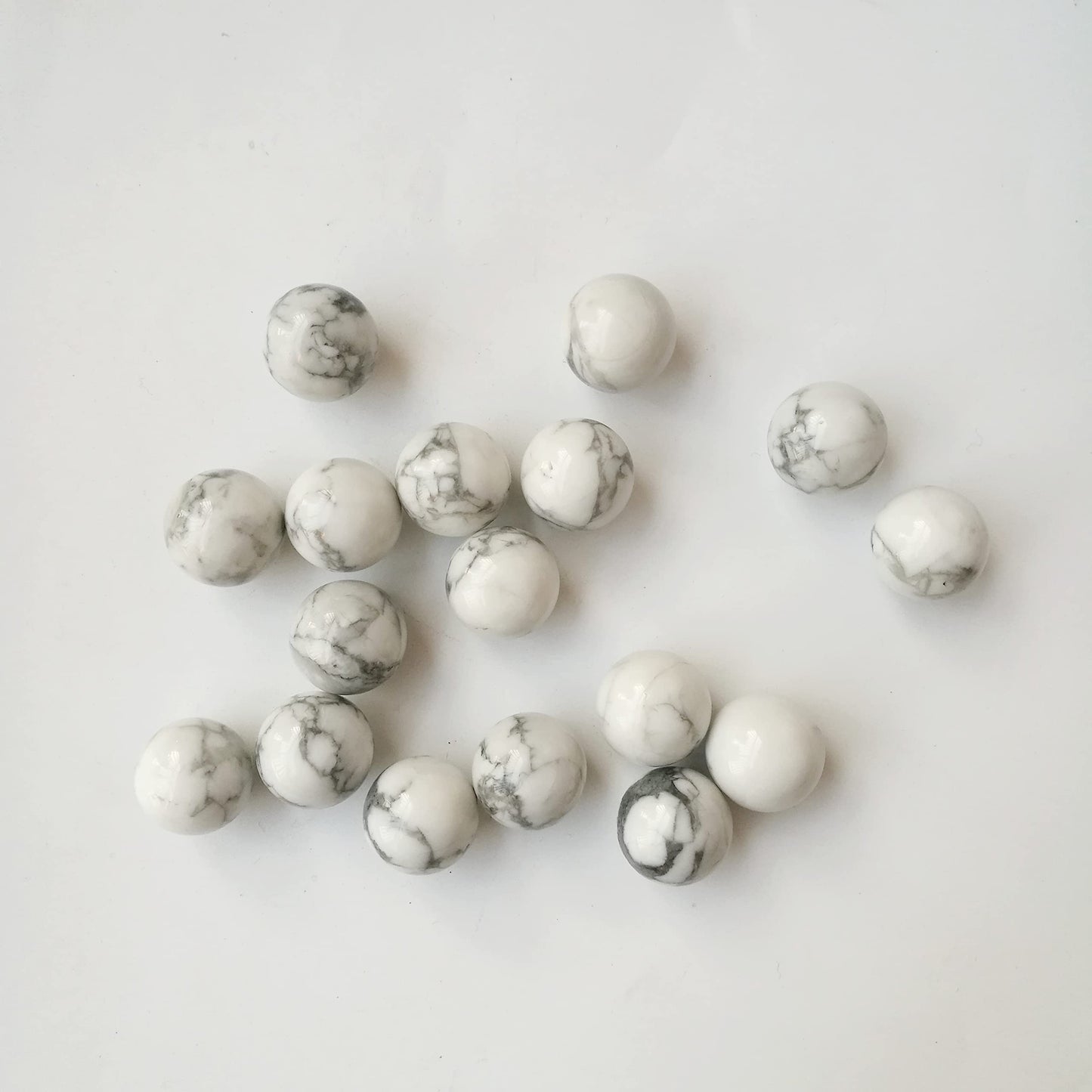 Bacatgem 7 Pcs Natural White Howlite Turquoise Crystal Sphere Ball,0.78 Inchs Feng Shui Chakra Aura Home Desk Decor Decorative Collection
