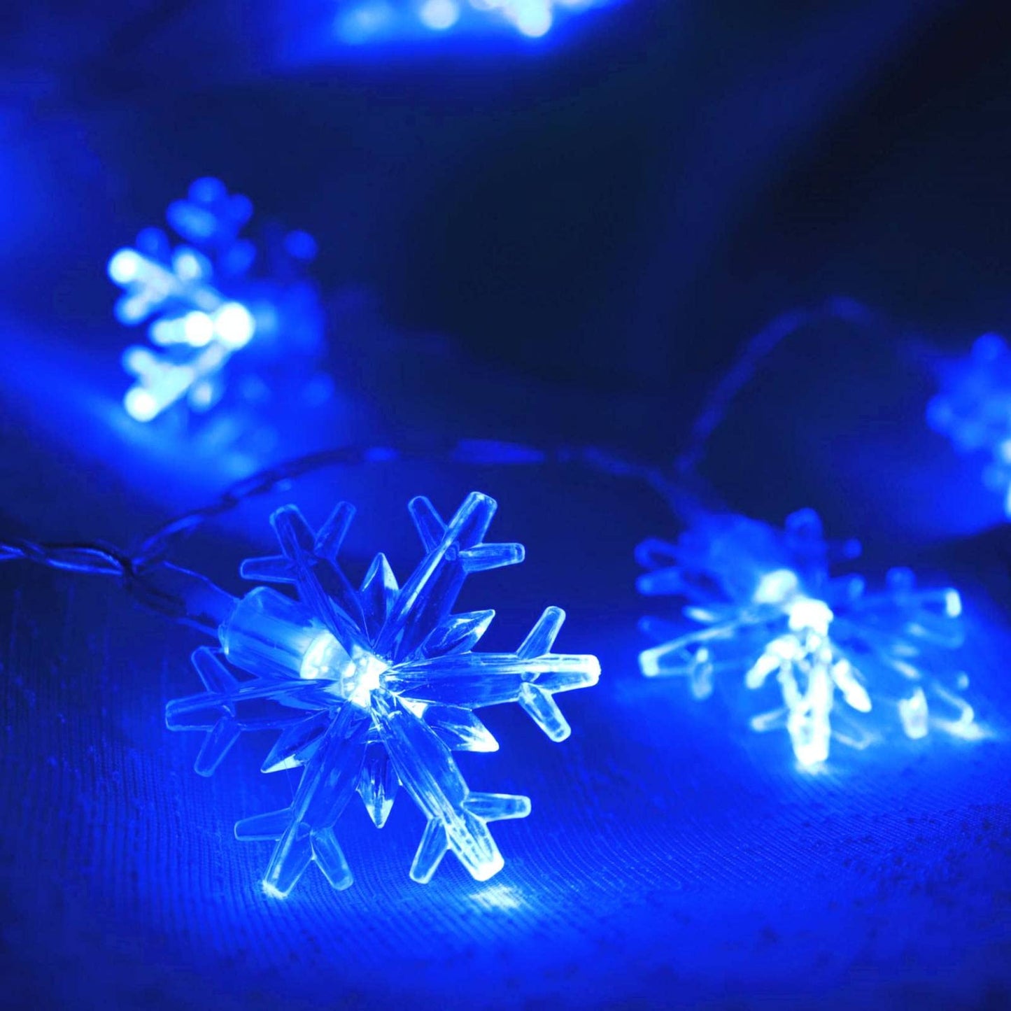CESOF Christmas Lights, 20 Ft 40 LED Blue Snowflake String Lights Battery Operated Fairy Lights Hanging Lights for Bedroom Patio Room Party Home Xmas Decor Indoor Outdoor Christmas Tree Decoration