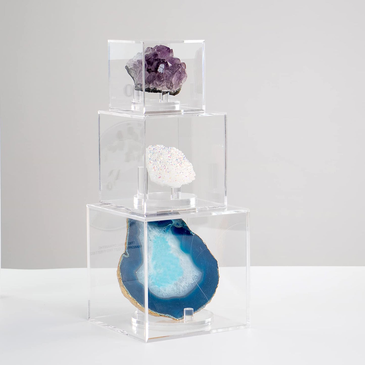 Kcgani 3 Pegs Round Display Easel Stands with Transparent Acrylic Box, Multiple Decoration Storage Case, Small Items Stands for Displaying Collectible Stone Rock Mineral Geodes (Medium-4x4x4in, 1Pcs)