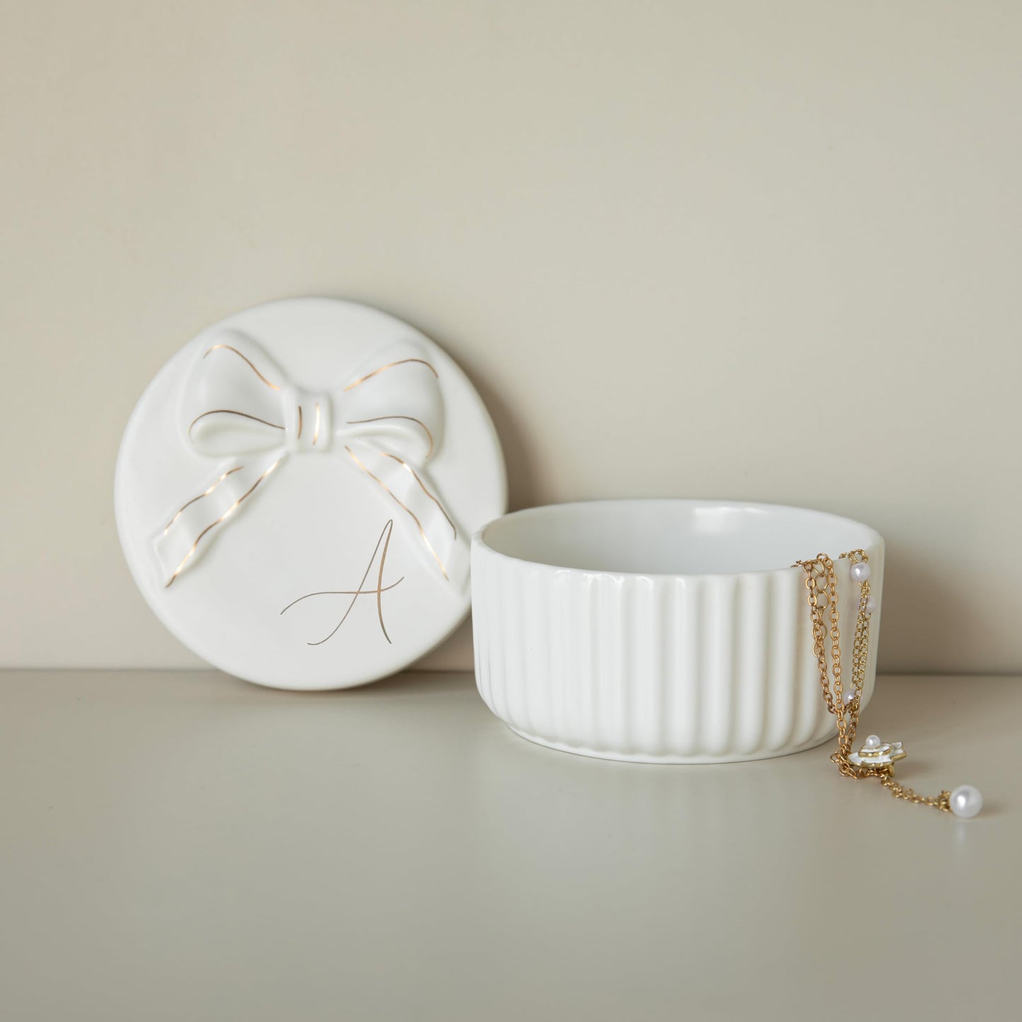 COLLECTIVE HOME Monogram Initial Jewelry Box with Bow - Elegant Ring Holder & Earring Dish | Christmas Gift Idea for Women, Unique Birthday Present for Herr (A)