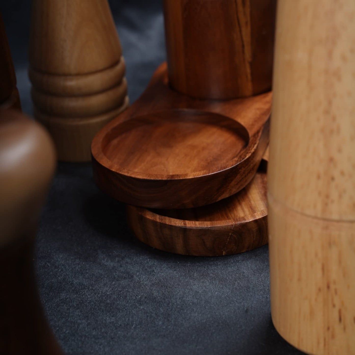 DeroTeno Salt and Pepper Mill Tray, Inner Dia 6.8 cm / 2.68 inch, Acacia Wood, Pepper Grinder Rest, Dining Table Protector (Pepper Mill and Salt Mill are not Included)