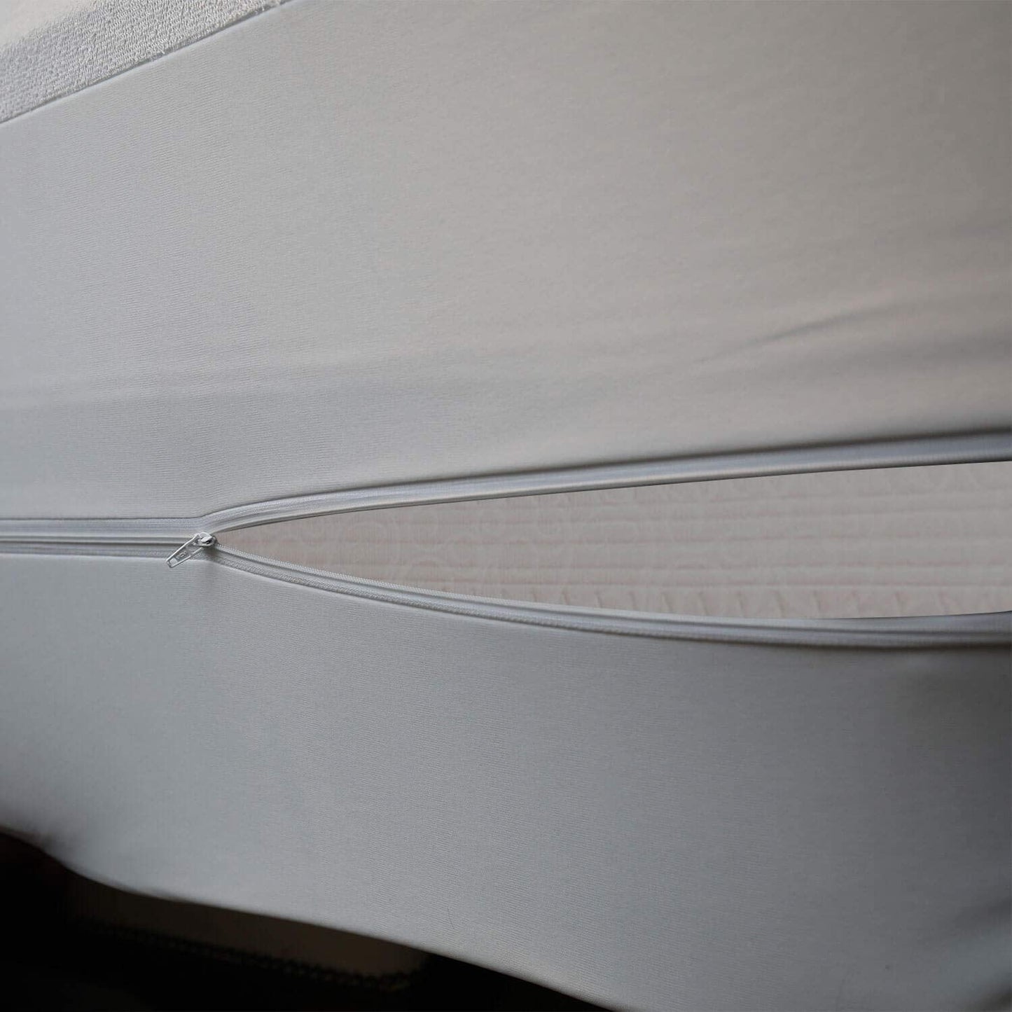 Zippered Twin XL Mattress Protector for College Extra Long Twin Bed Fits 9-12 in Deep Pocket Waterproof 6 Sided Complete Mattress Encasement Cover