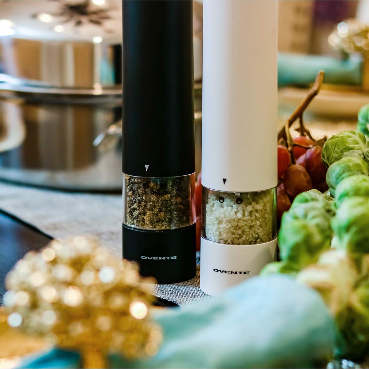 OVENTE Set of 2 Electric Salt & Pepper Mill Grinder, Battery Powered Stainless Steel Blades Automatic One Handed Operation with light and Adjustable Coarseness, Black and White SPD102BW