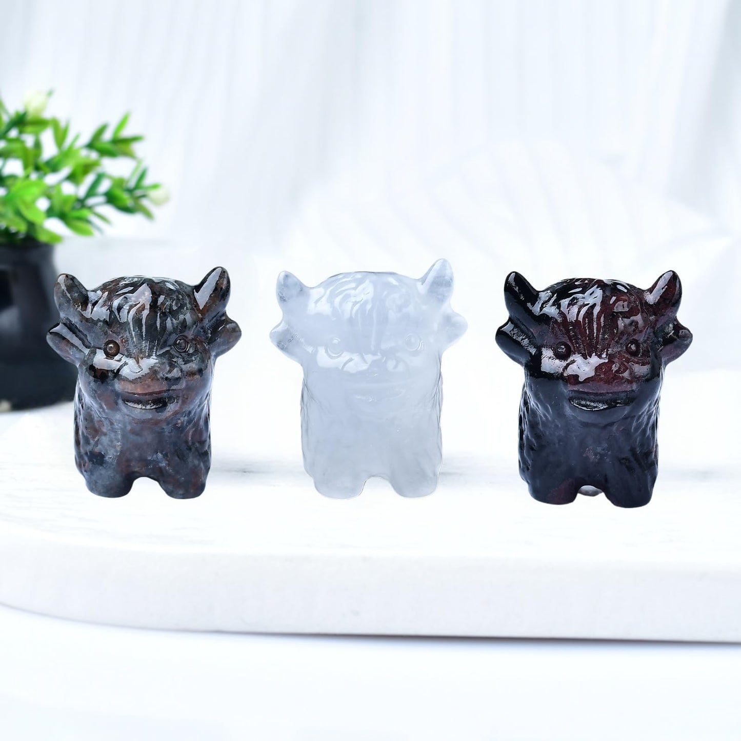 WUYOUSHI Garnet Highland Cattle Statue - 1.6" Handmade Sculpture for Healing, Reiki & Meditation - Cute Pocket Size Crystal Figurine - Office Home Decor Spiritual Gift