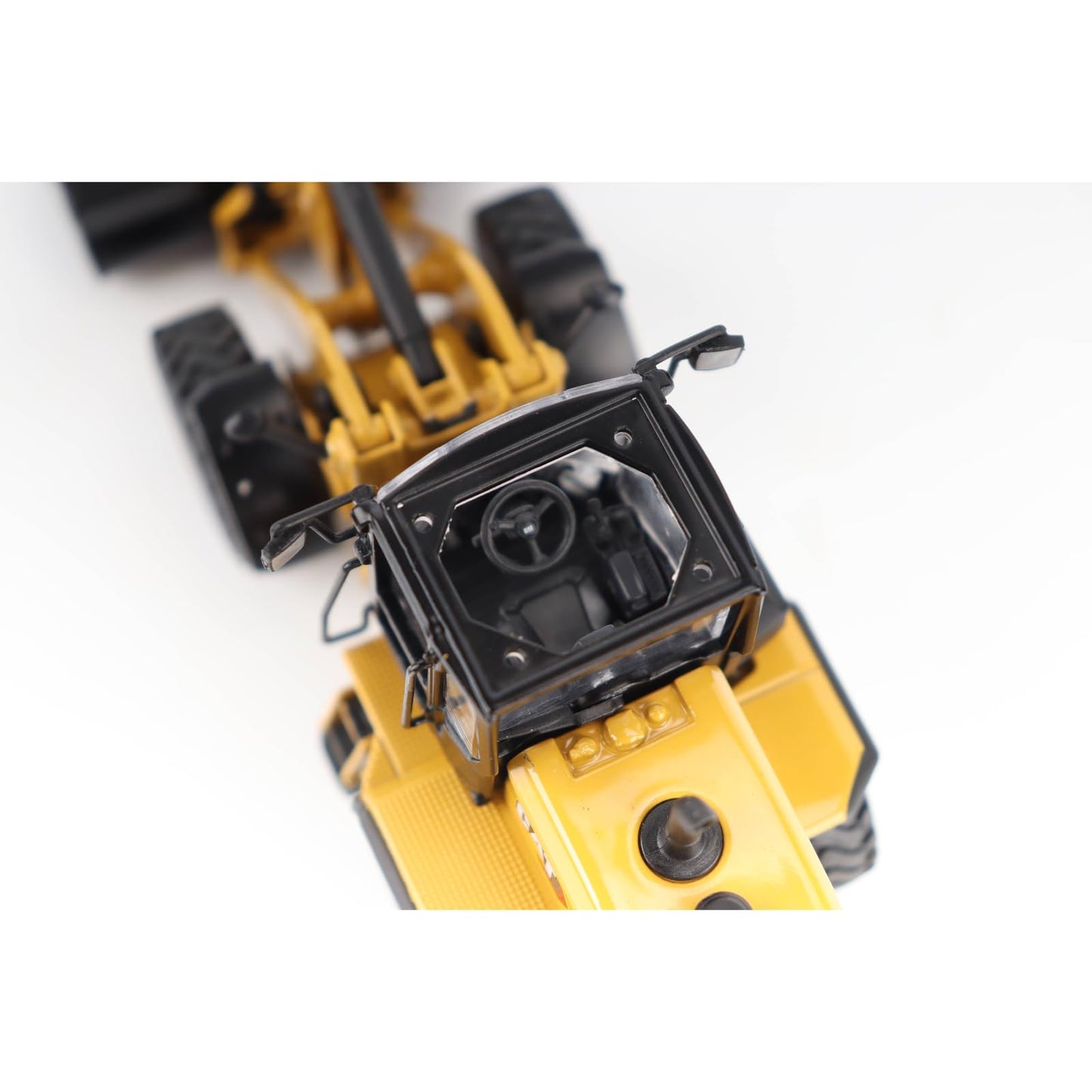 1:50 Scale Cat 930 Wheel Loader | High Line Series Cat Trucks & Construction Equipment | 1:50 Scale Model Diecast Collectible Model 85779