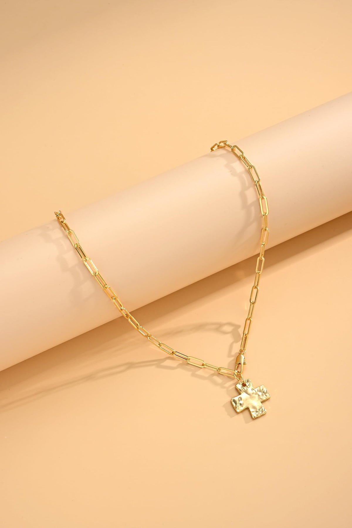FAXHION Chunky Cross Necklace for Women, Gold Toggle Chain Statement Necklace with Hammered Cross Pendant, Vintage Chunky Necklace Jewelry Gift for Women