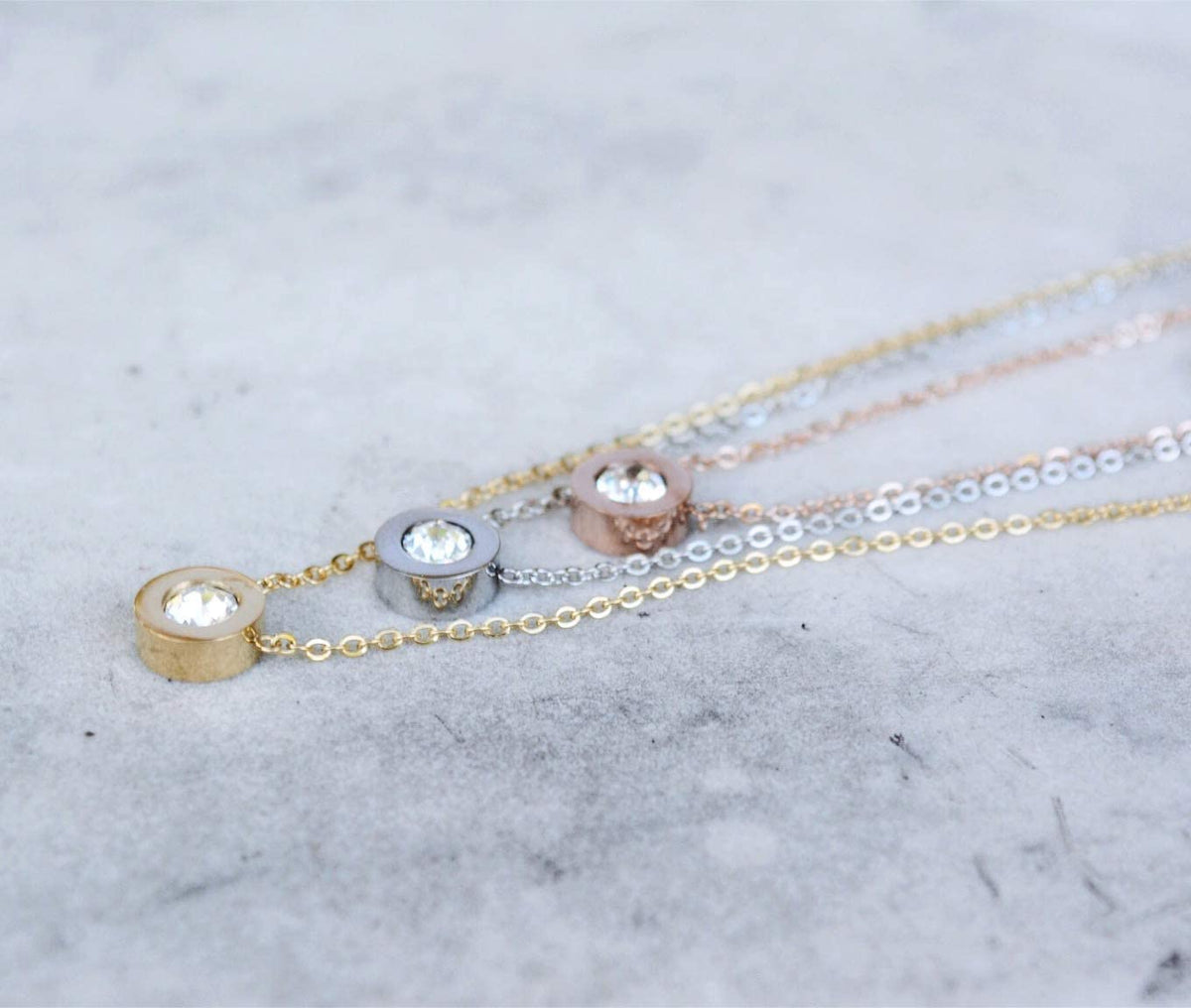 LUUK LIFESTYLE Feminine necklace with crystal rhinestone pendant, stainless steel and HAPPINESS gift card, chic jewelry, girlfriend, friendship present, Valentine’s Day, birthday, silver