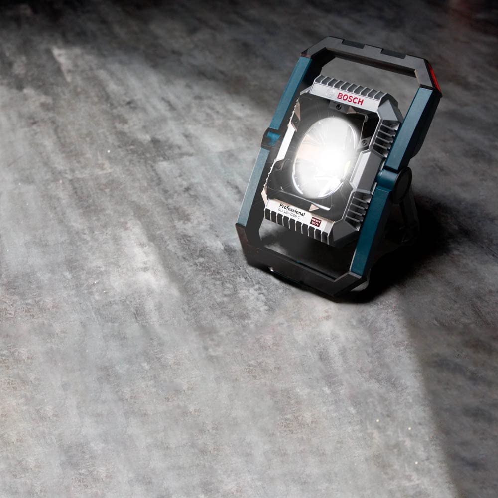 Bosch Professional 18V System Cordless LED Construction Site Floodlight GLI 18V-2200 C (max. brightness 2200 lumen, Connect Ready, without battery/charger)