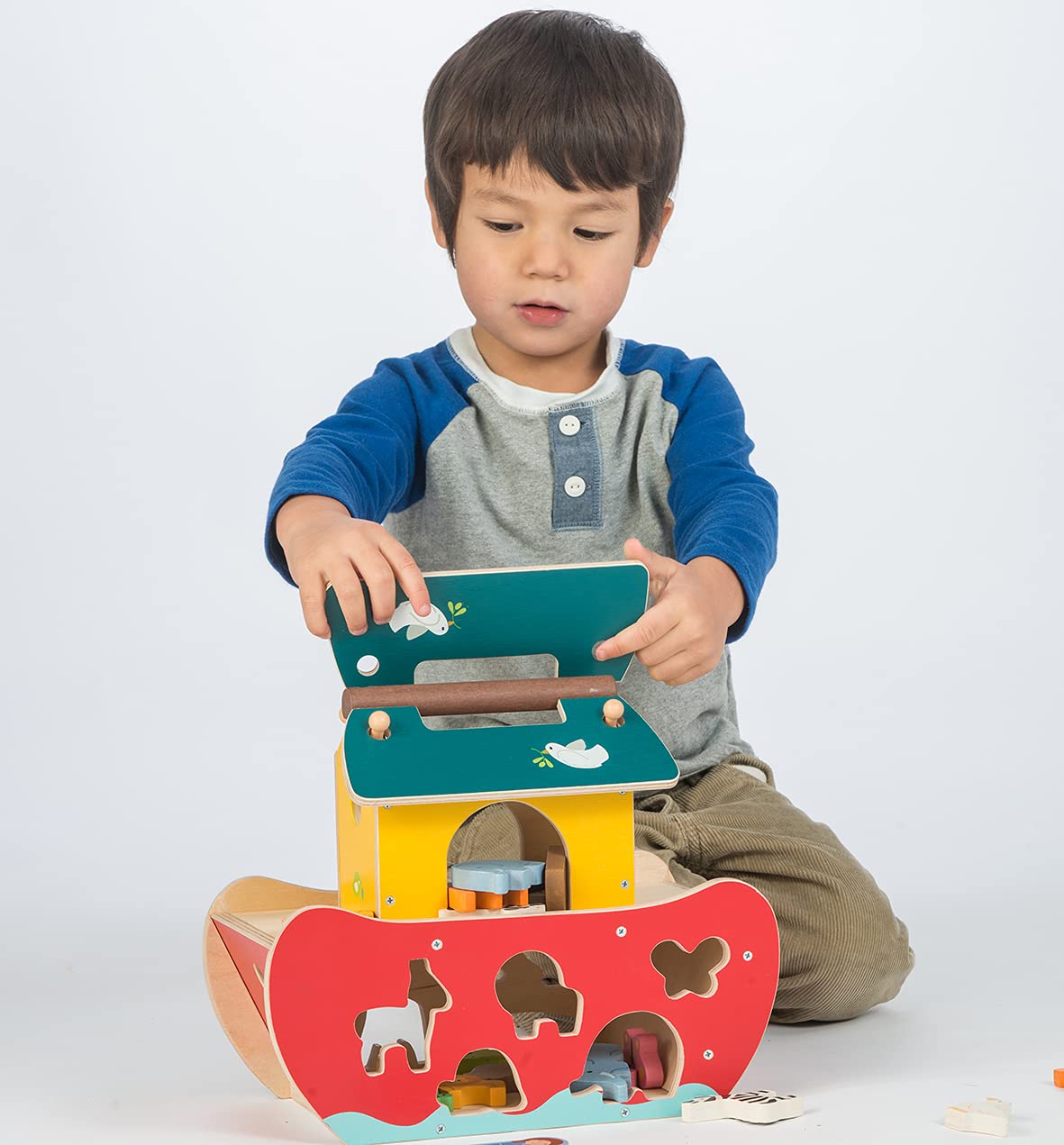 Tender Leaf Toys - Wooden Noah’s Ark Animal Shape Sorter Toy - Encourages Imaginative Play, Improves Recognition and Problem Solving Skills - 3 Years +