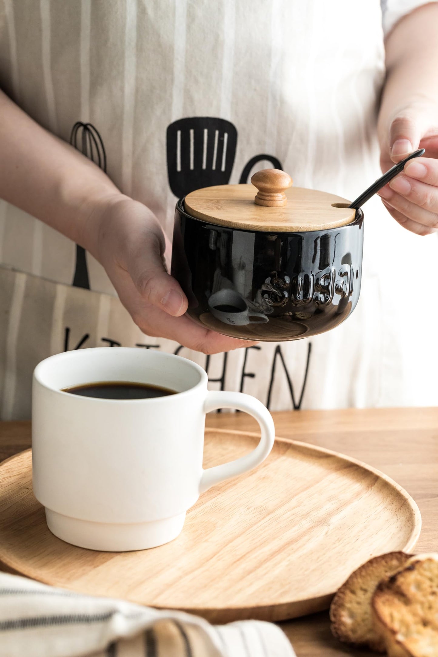 LYEOBOH Creamer 17 OZ Creamer Pitcher Ceramics Creamer with Handle and 17 OZ Sugar Jar Black Sugar Bowl with Lid and Spoon for Home Kitchen Microwave & Freezer Safe