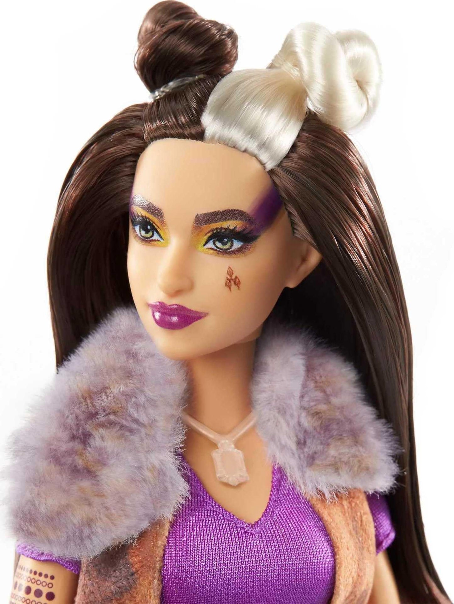 Mattel Disney Zombies 2 Toys, Wynter Barkowitz Werewolf Fashion Doll Wearing Rocker Outfit & Accessories, 11 Bendable “Joints”