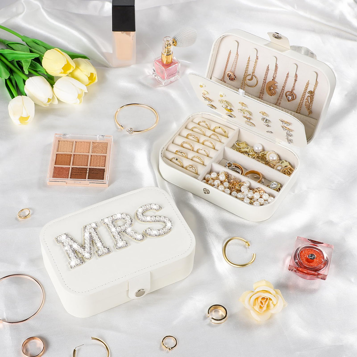 Sightor Bride Jewelry Box, MRS Travel Jewelry Box for Bride Portable Jewelry Case, Small Jewelry Organizer for Bachelorette Party, Honeymoon, Engagement Gift, Bridal Shower Gift (White, Gold)