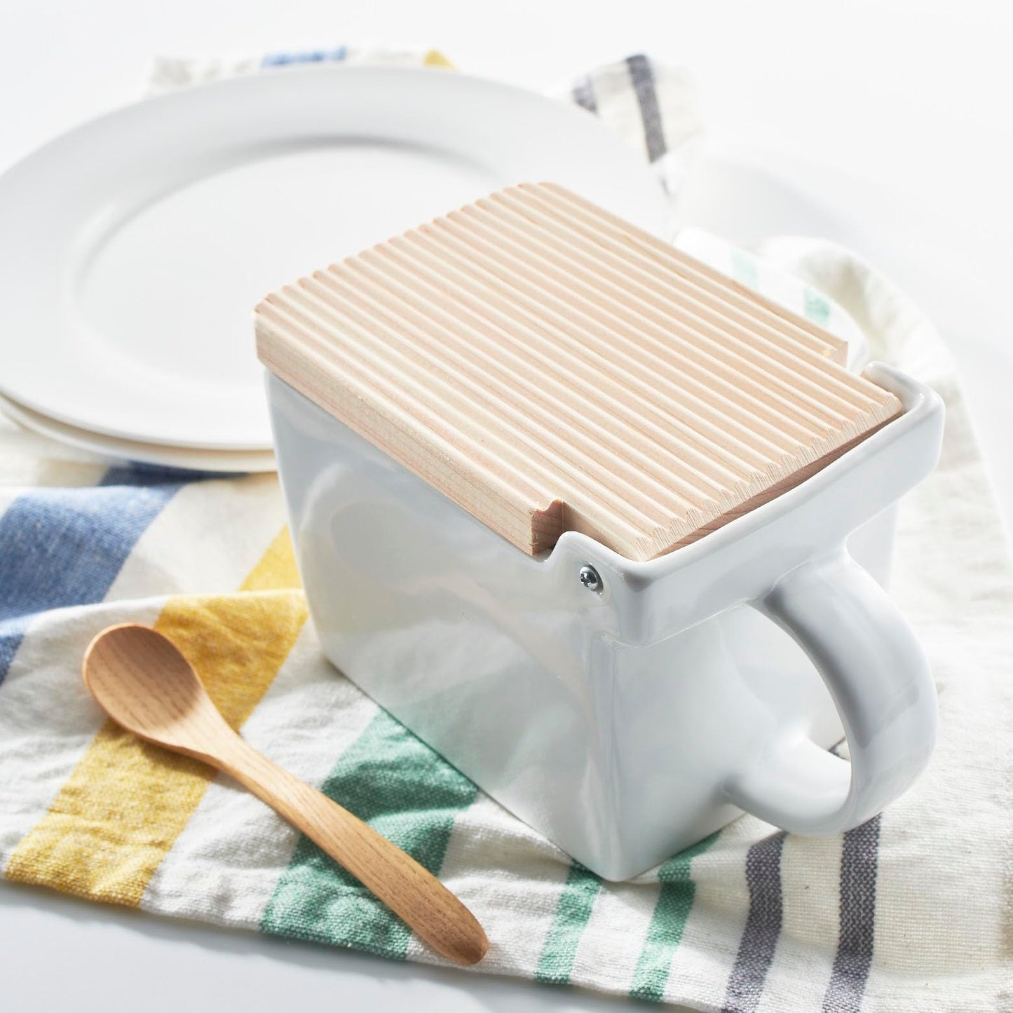 ZERO JAPAN Bee House Premium Salt Box with Hinoki Lid - Container for Sea Salt and Spices - Elegant Cellar for Kitchen Countertop - White, 16 oz
