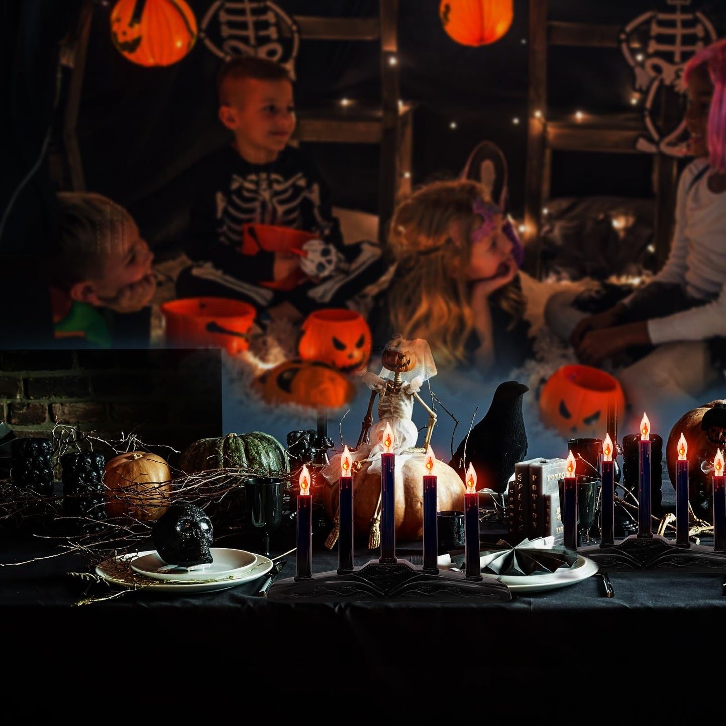 1 Pack Halloween Electric Candle Lamps, 5 Light Black Flameless Candle with 5 C18 Orange Flicker Flame Bulb, Plug in Flickering Window Candle Holder for Halloween Party Home Table Bar Holiday Decor