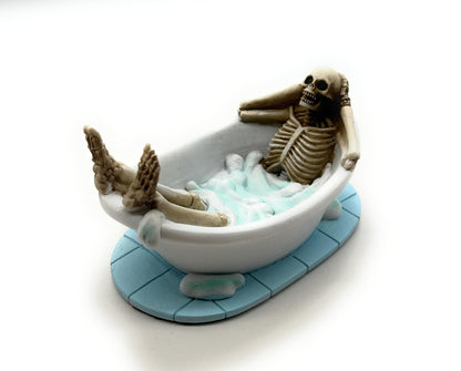 RUSTIX Skeleton in Bathtub Figurine - Gothic Bathroom Decor | Halloween Skeleton Statue | Funny Resin Skeleton Bath Figurine | Bubble Bath Skeleton Gift | Unique Gothic Bathroom Accessories