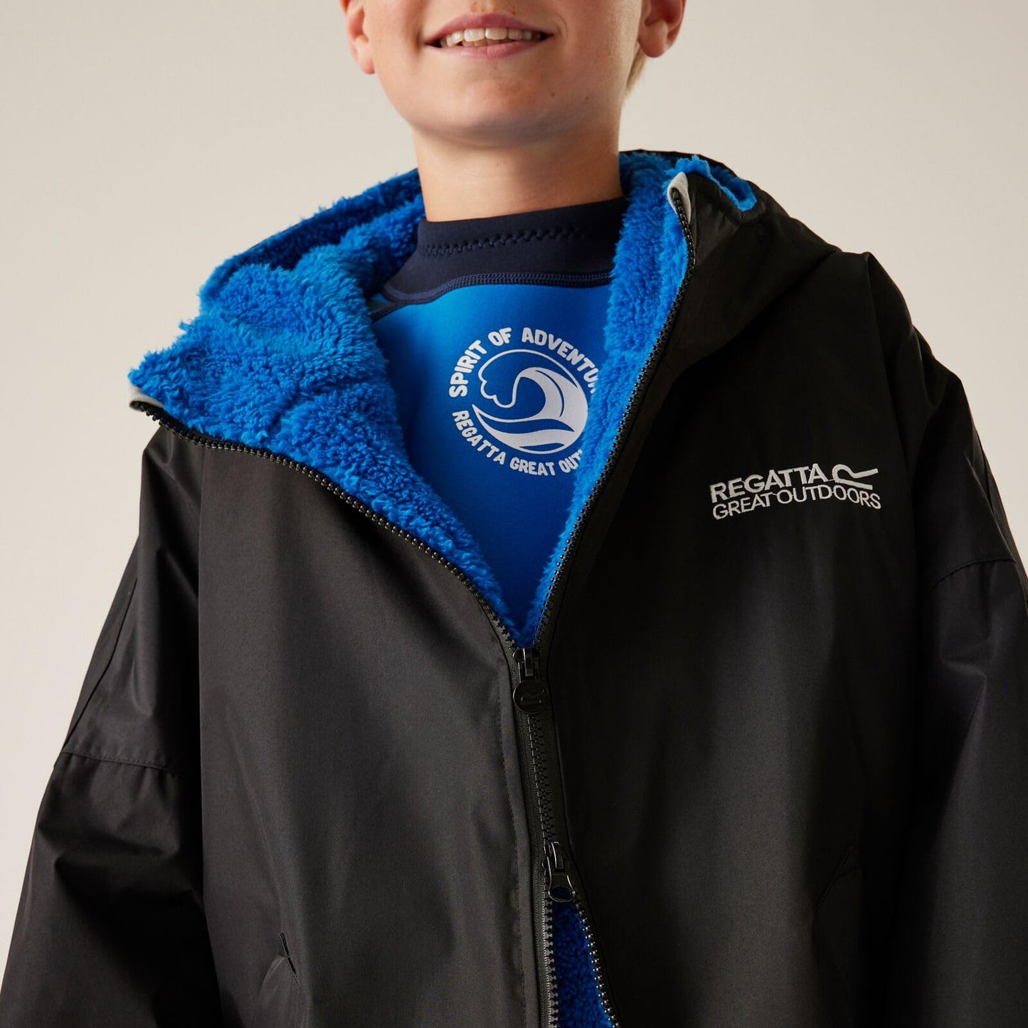 Regatta Kids Junior Waterproof Changing Robe, Borg Lined Changing Robe with Hood - Perfect for Outdoor Water Activities