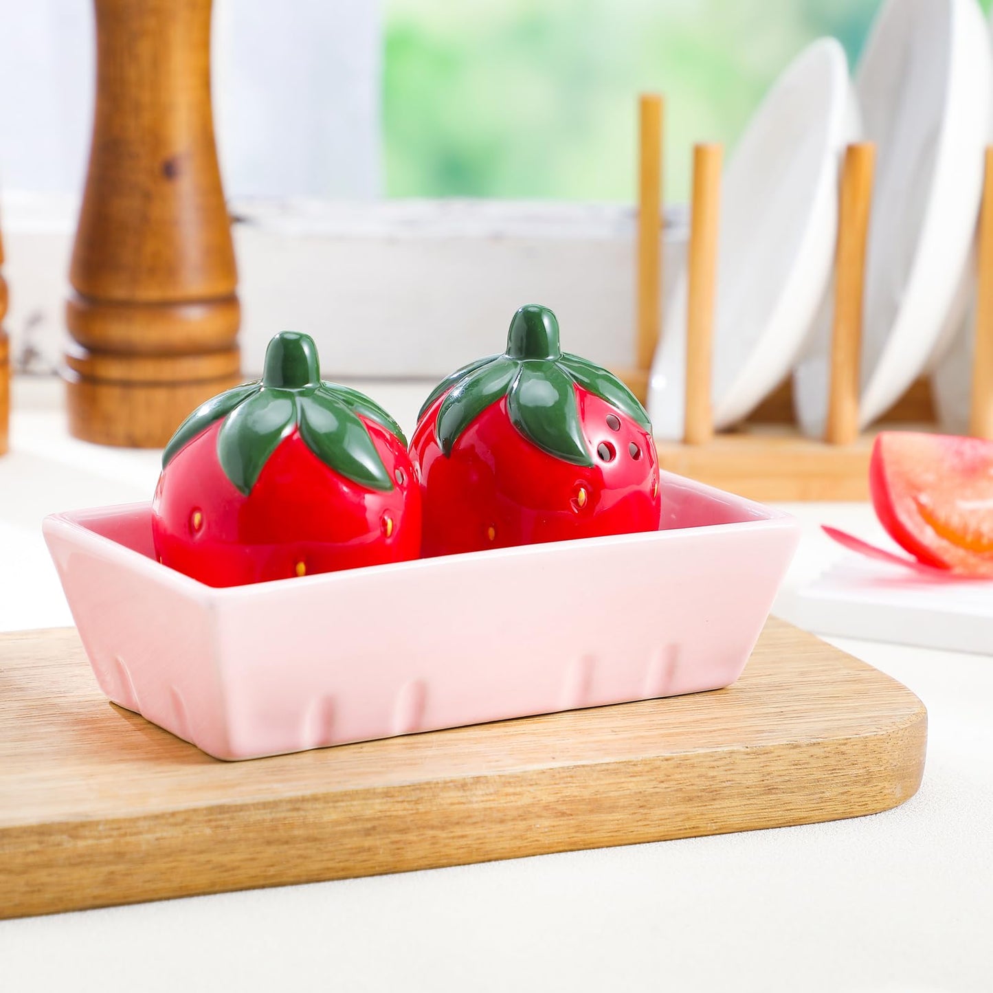 3 Pcs Strawberry Salt and Pepper Shakers Set, Cute Salt and Pepper Shakers with Pink Tray Funny Ceramic Spice Dispenser Storage Canisters for Housewarming Kitchen Table Supplies