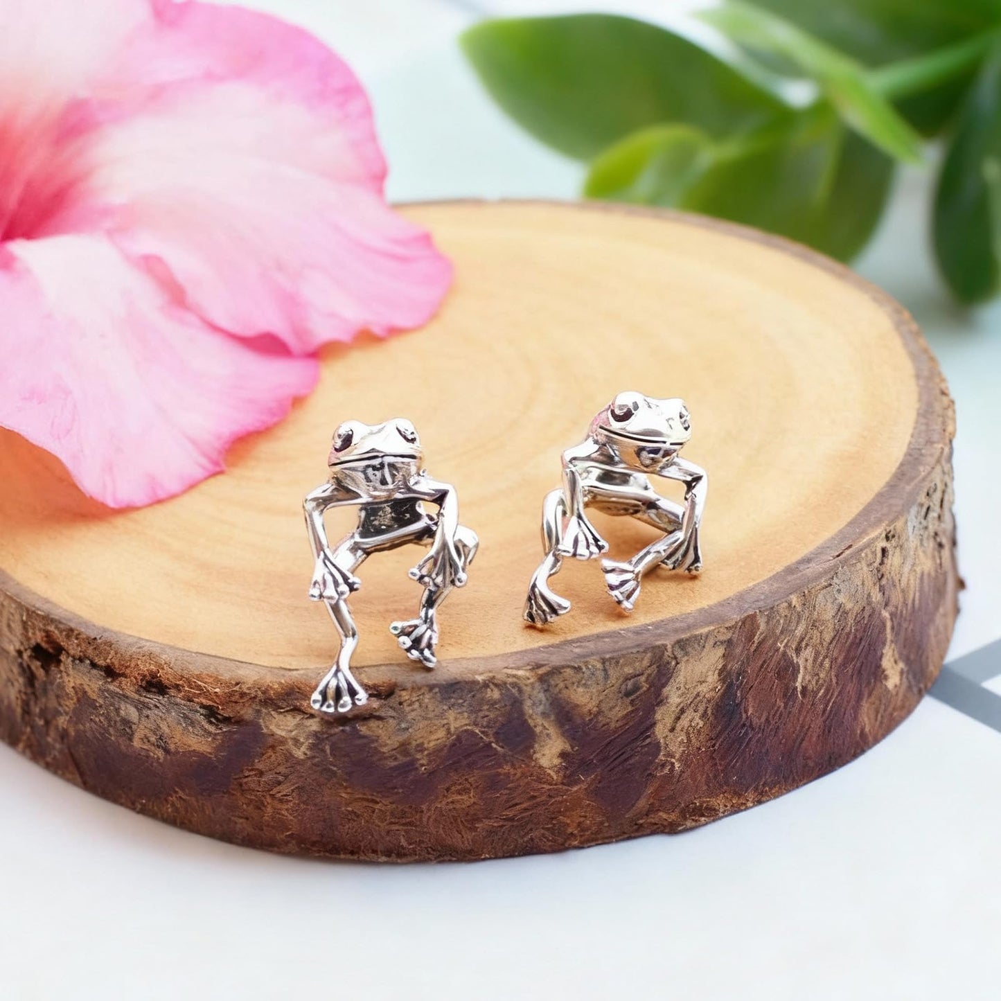 Silver Frog Earrings for Women Christmas Stocking Stuffers Vintage Frogs Shaped Stud Earrings Funny Cute 3D Animal Earrings Jewelry Gifts