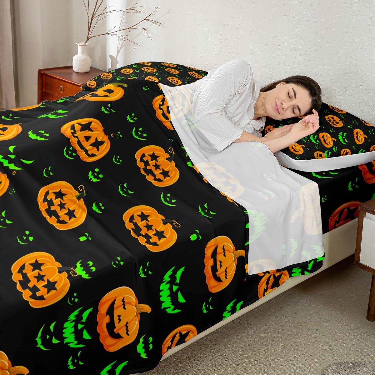 Halloween Fitted Sheet Set 4 Pieces Full Size, Holiday Theme Yellow Pumpkin Lantern and Green Gothic Sheet Set for Children Present, Bedding Set & 1 Flat Sheet & 2 Pillowcases