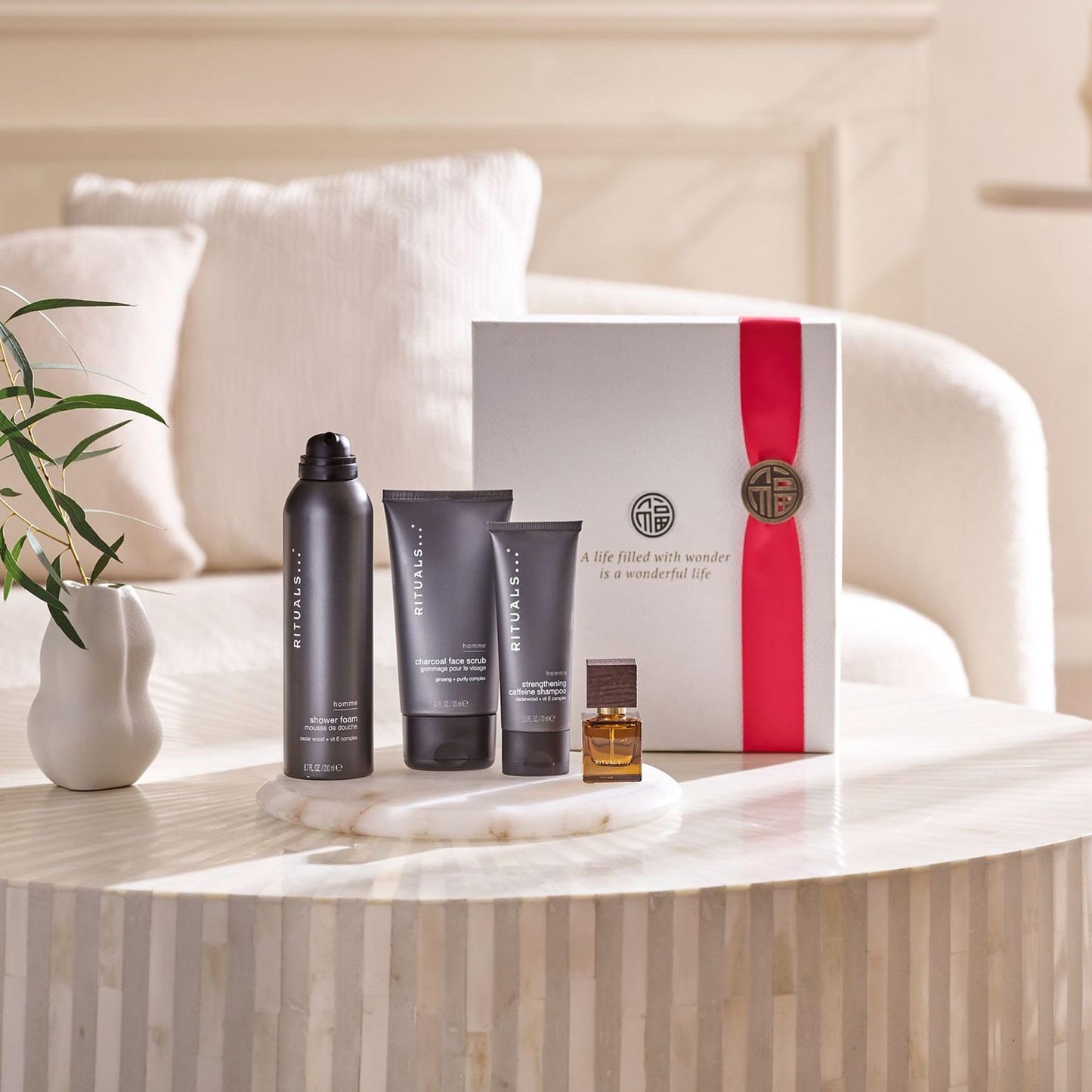 RITUALS Gift Set for Men from The Homme Collection - Shower Gel, Shampoo, Face Scrub, Eau de Parfum – Medium