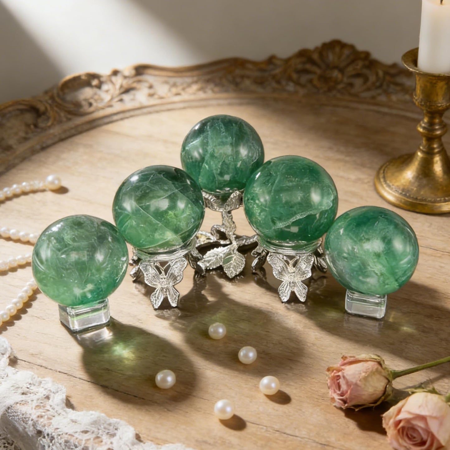 AierCrystal Natural Stone Crystal Sphere Feng Shui Home Decoration Ball Positive Energy Scrying Orb for Meditation Tool for Spiritual Space Purification Globe Diameter 6-7cm Green Fluorite Sphere