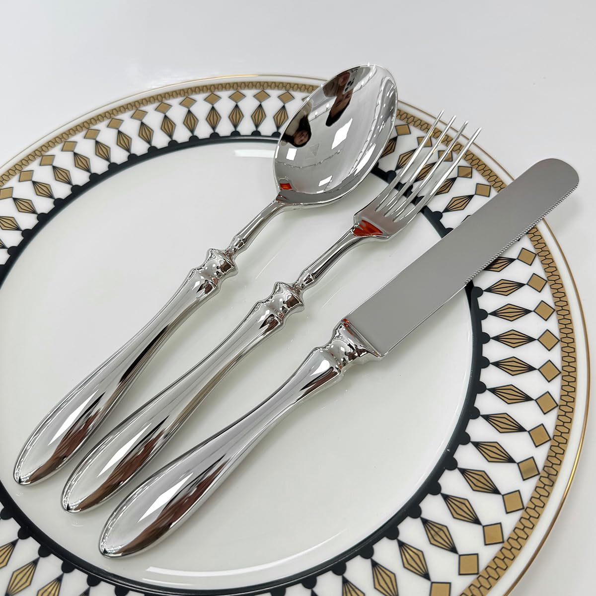 36-pcs Silverware Set with Shell-shaped spoons Cutlery Flatware for 6 Utensils 18/10 Stainless Steel Flatware Sets Utensil Premium Spoons Knife Fork for Kitchen Restaurant Banquet Wedding Christmas