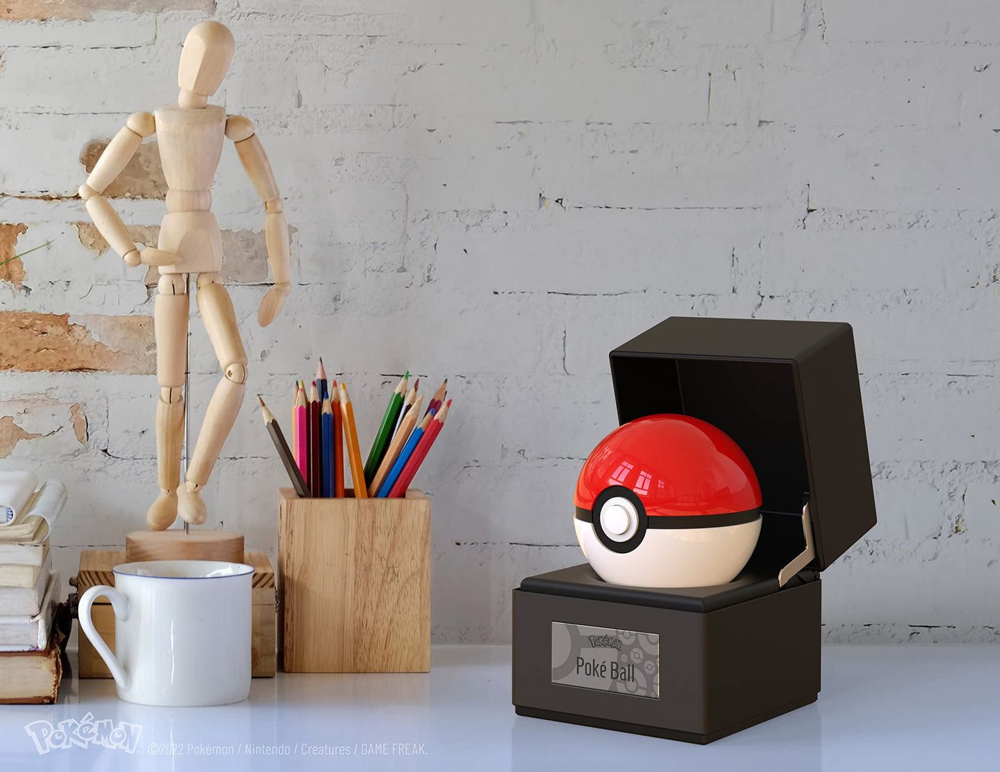 The Wand Company Original Poké Ball Authentic Replica - Realistic, Electronic, Die-Cast Poké Ball with Display Case Light Features – Officially Licensed by Pokémon