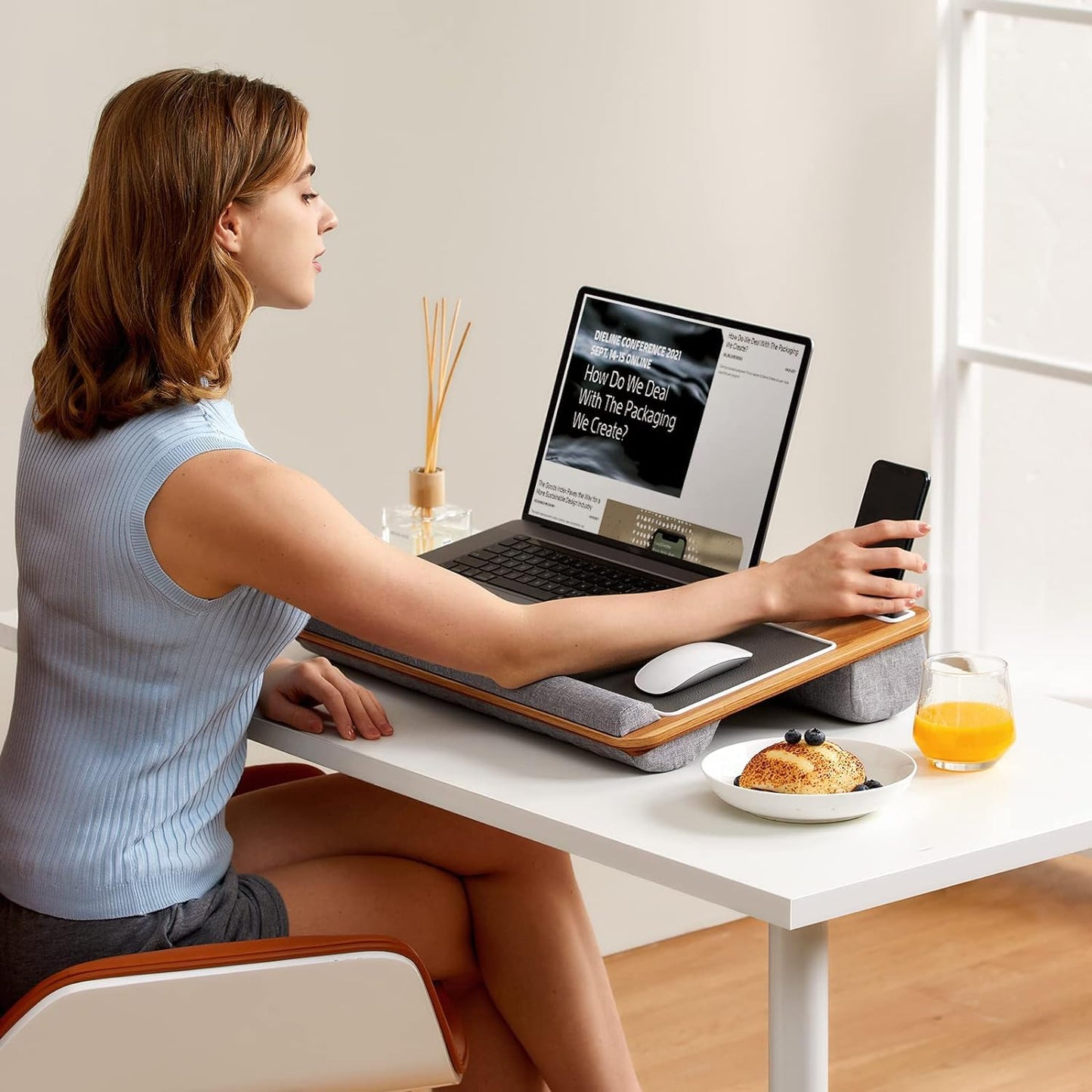 HUANUO Lap Desk - Fits up to 17 inches Laptop Desk, Built in Mouse Pad & Wrist Pad for Notebook, Laptop, Tablet, Lap Stand with Tablet, Pen & Phone Holder, Wood Grain