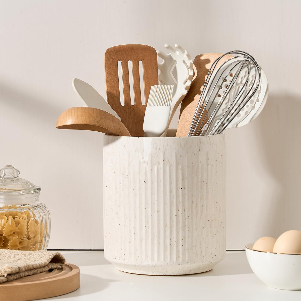 JIEMEI HOME Kitchen Utensil Holder, 7.2" Large Ceramic Stable Utensil Crock for Countertop, Utensil Organizer with Cork Mat, Removable Bamboo Divider for Easy, Kitchen Decor, Aged Ivory Speckle