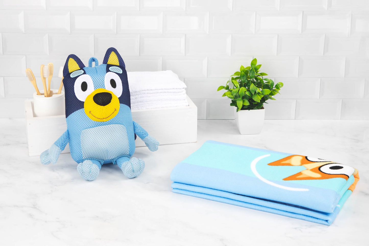 Jay Franco Bluey & Bingo Bath Towel & Bath Buddy Set - Kids Bathtub Accessories - Includes 25 x 50 Inch Microfiber Towel & 13 Inch Bluey Water Play Buddy