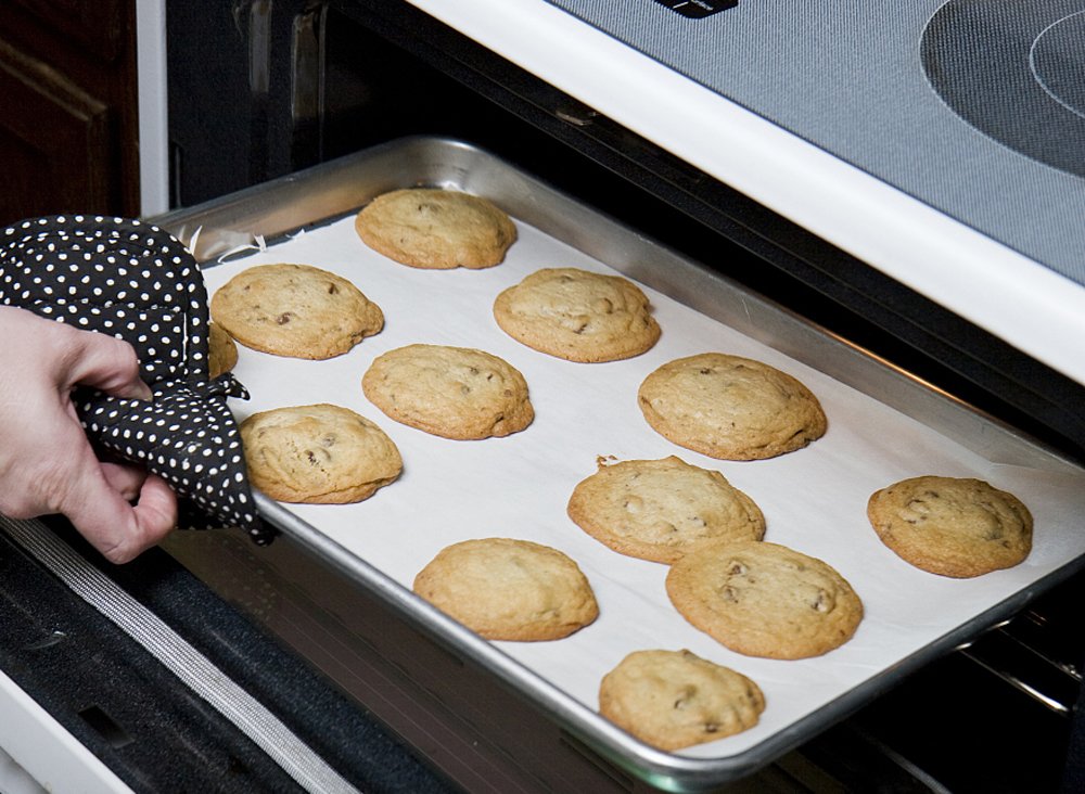 HaWare Baking Tray Set of 2, Stainless Steel Oven Tray– Large Cookie Sheet Pan for Baking Cooking Serving - 40 x 30 x 2.5 cm, Healthy & Non Toxic, Easy Clean & Dishwasher Safe