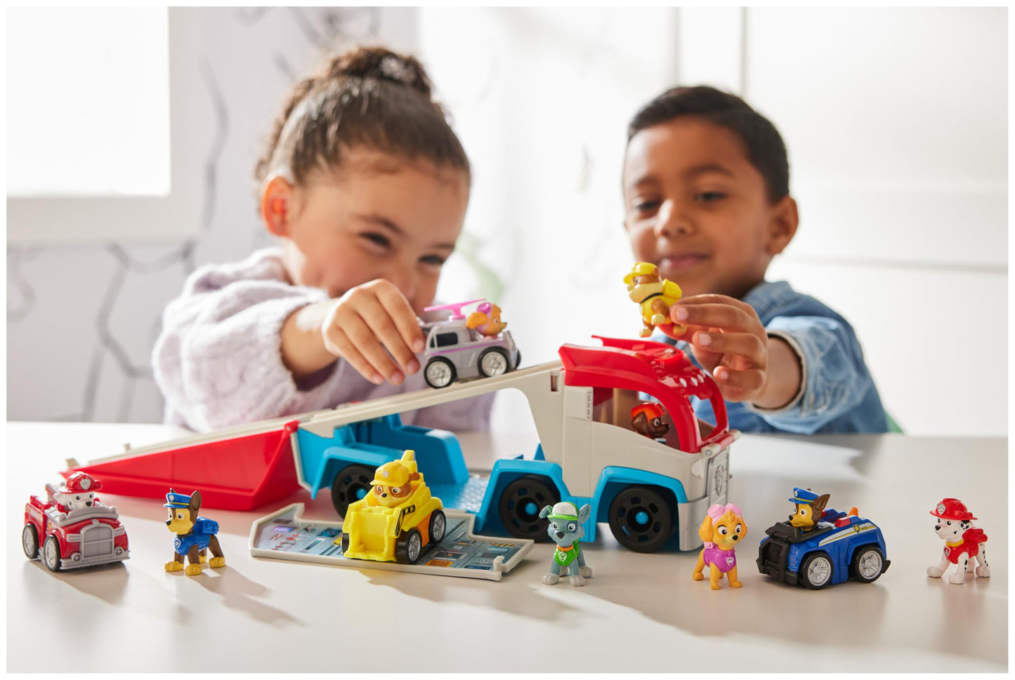 PAW Patrol: Pup Squad Patroller Team Vehicle, Toy Lorry with Collectible Chase Toy Car, Kids’ Toys for Boys & Girls Aged 3+