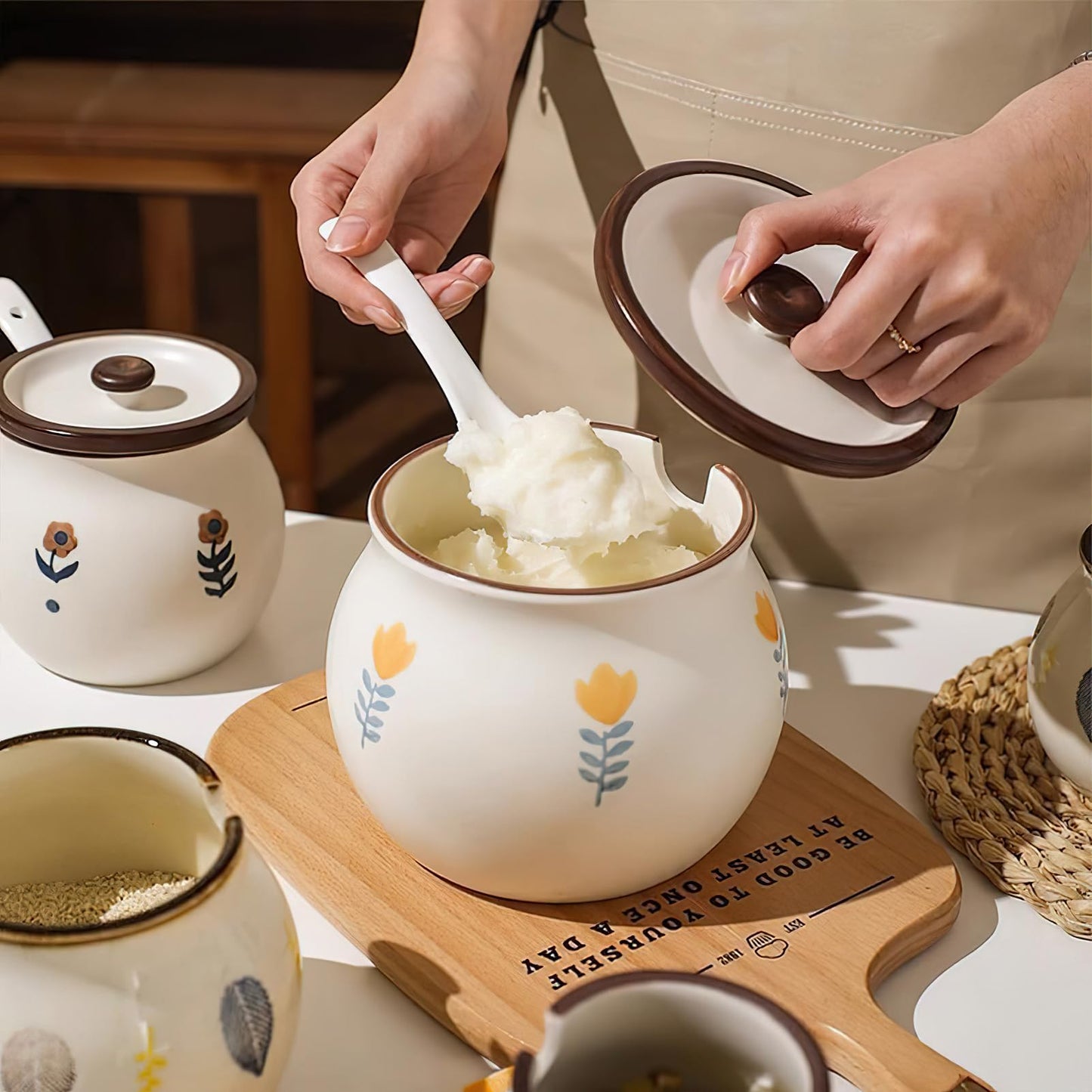 auons Ceramic Salt and Sugar Bowl, Porcelain Condiment Jars with Lid and Spoon, Seasoning Spice Pot Bowl, Salt Sugar Pepper Storage Jar, 600ml, Yellow Flower