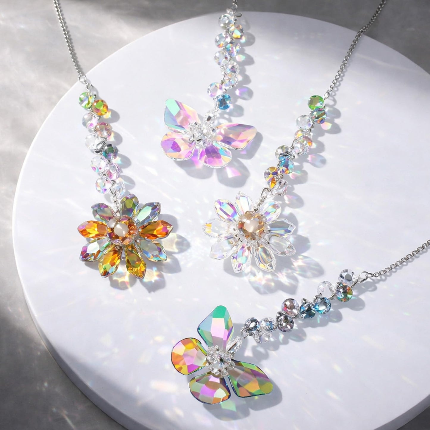 Hoemwarm 4 PCS Crystal Suncatchers 2PCS Butterfly 2PCS Flower Window Hanging Ornaments Rainbow Maker for Indoor Outdoor Garden Wedding Decor Gifts