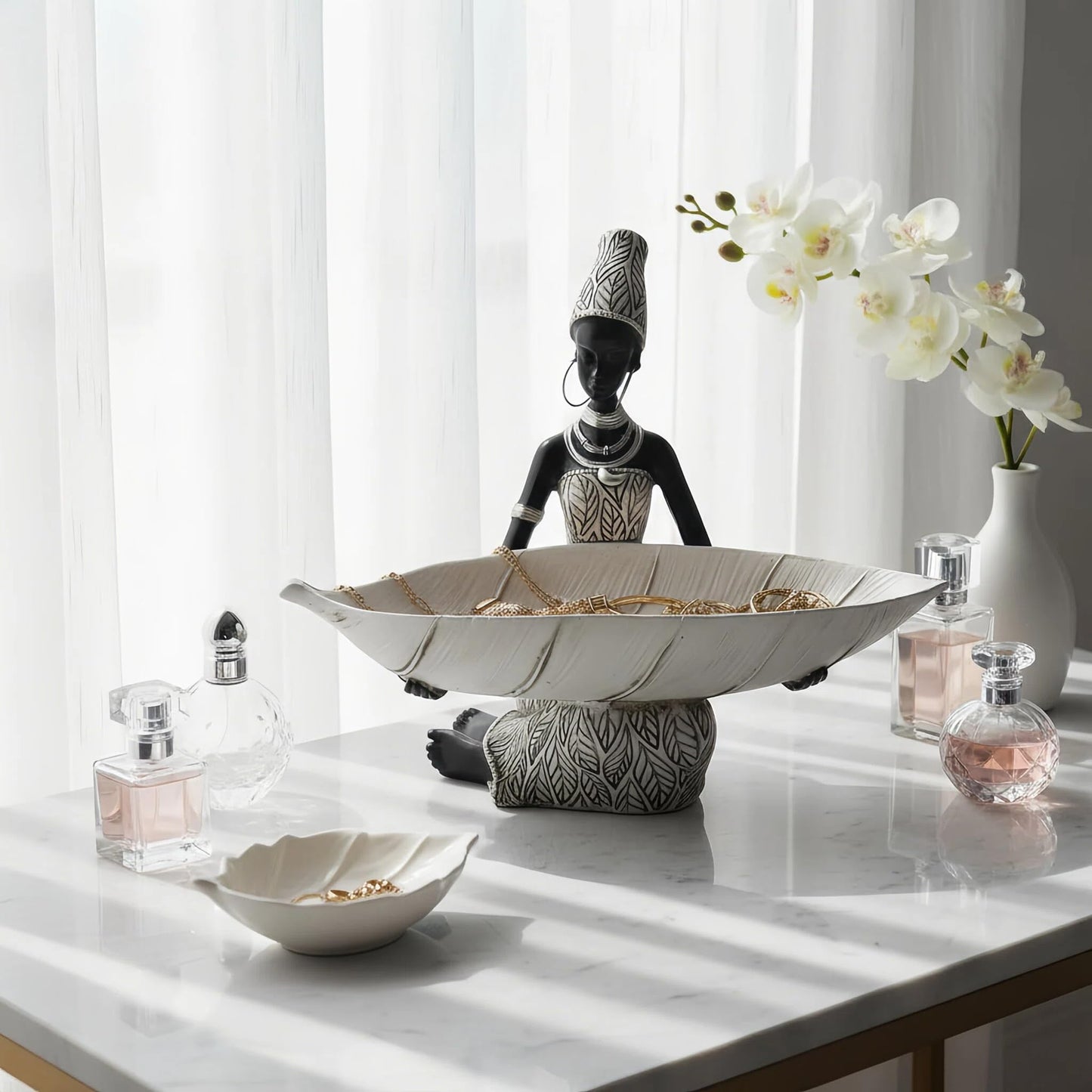 Lescafita African Woman Resin Tray Figurine, White Leaf Decorative Bowl Sculpture, Boho Tribal Art Statue for Jewelry Storage and Home Decor