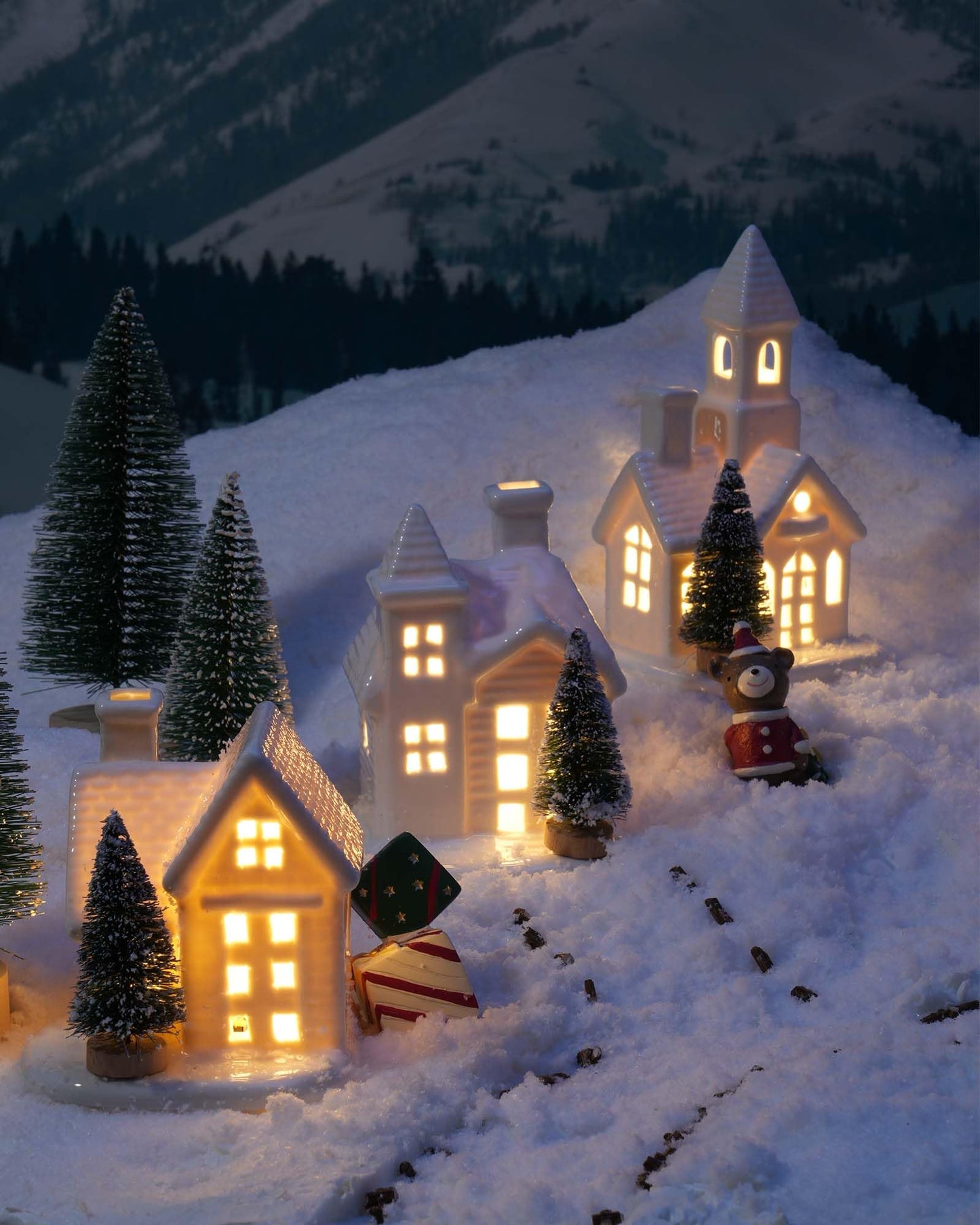 DN DECONATION Light up Christmas Decor Ceramic Village Houses, 3Pcs White Christmas Porcelain Villages with Frosted Trees, Holiday House Figurines Xmas Village Sets for Winter Table Decoration Indoor