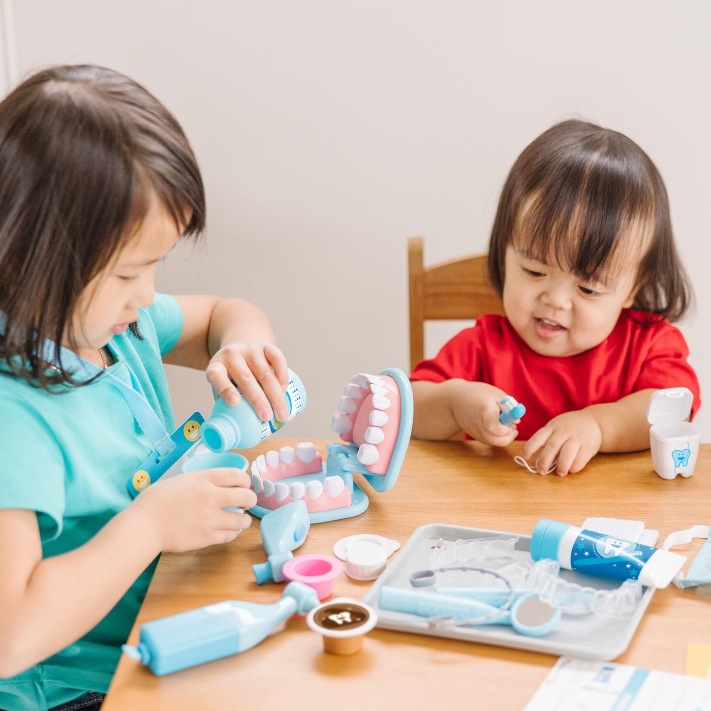 Melissa & Doug Super Smile Dentist Kit for Kids Role Play for 3+ | Dentist Toys for Kids | Educational Toys for 3 Year Old Boys | Montessori Toys