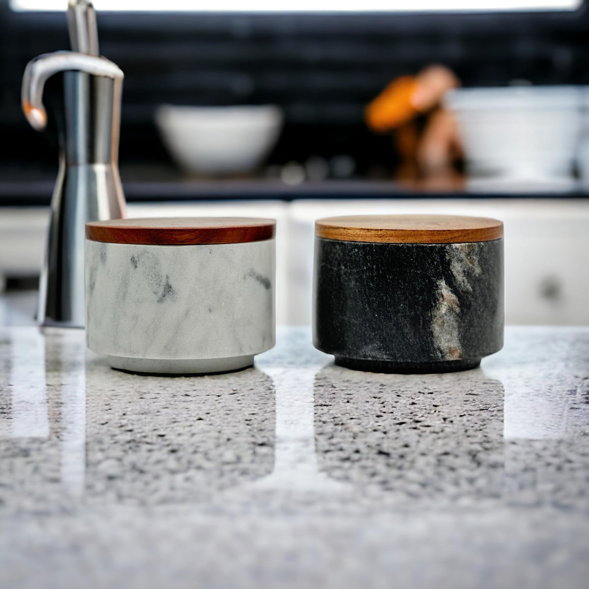 Savvy East Marble Salt Cellar Pepper Cellar Set, Stackable Large Black/Grey & White Salt and Pepper Holder Duo w/Air-Tight Tops, Space-Saving Multi-Purpose Spice Pinch Pots, Marble Salt Pigs with Lids