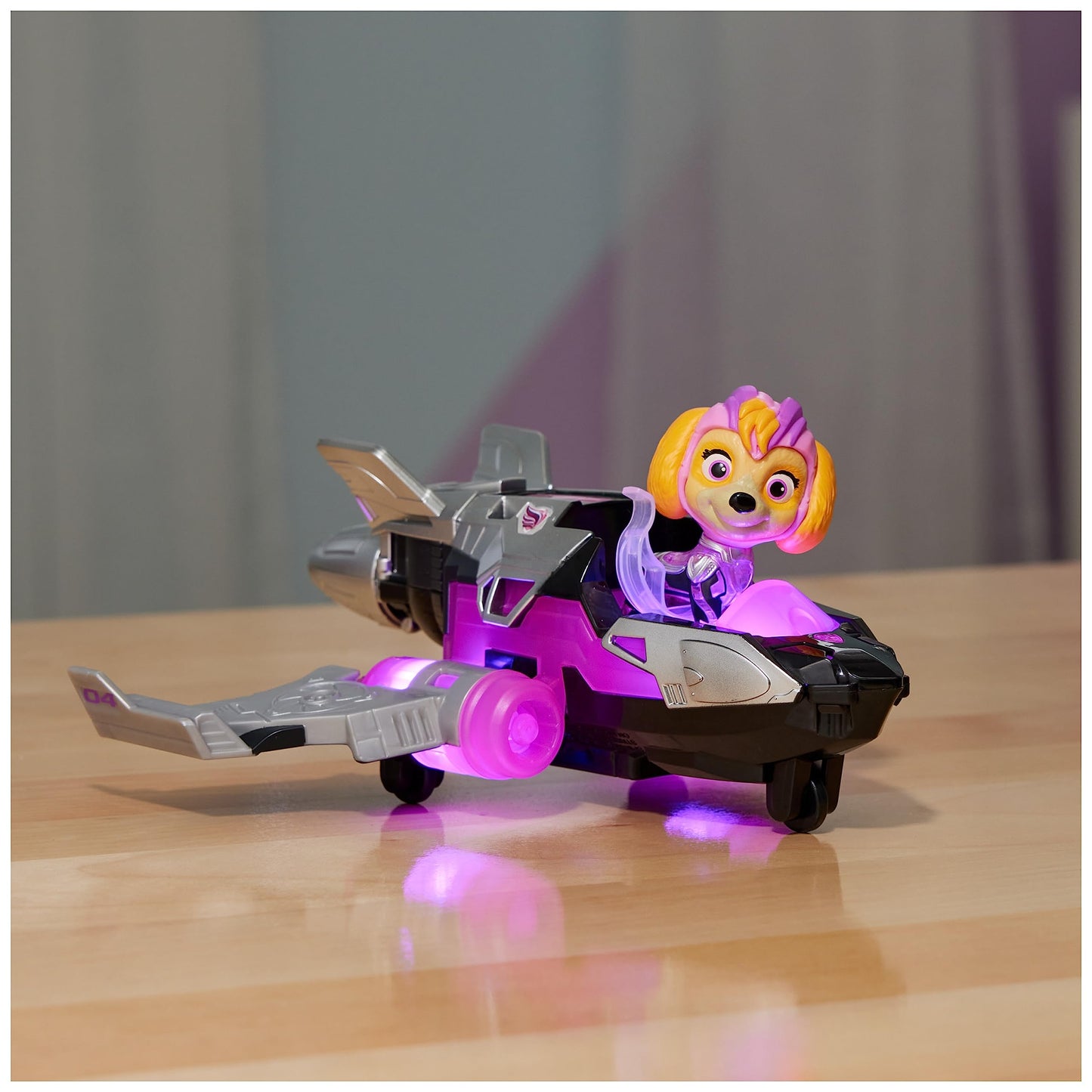 PAW Patrol: The Mighty Movie Aeroplane Toy with Skye Mighty Pups Action Figure, Lights and Sounds, Kids’ Toys for Boys and Girls 3+
