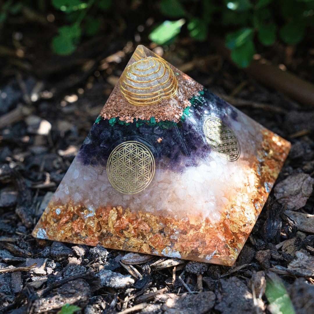 ORGONIC-Art Orgonite Pyramid – Inspired by the Ideas of Wilhelm Reich, with Malachite, Amethyst & Rose Quartz, a Symbol for a harmoniously perceived Atmosphere amid WiFi, 5G & Modern Technology.