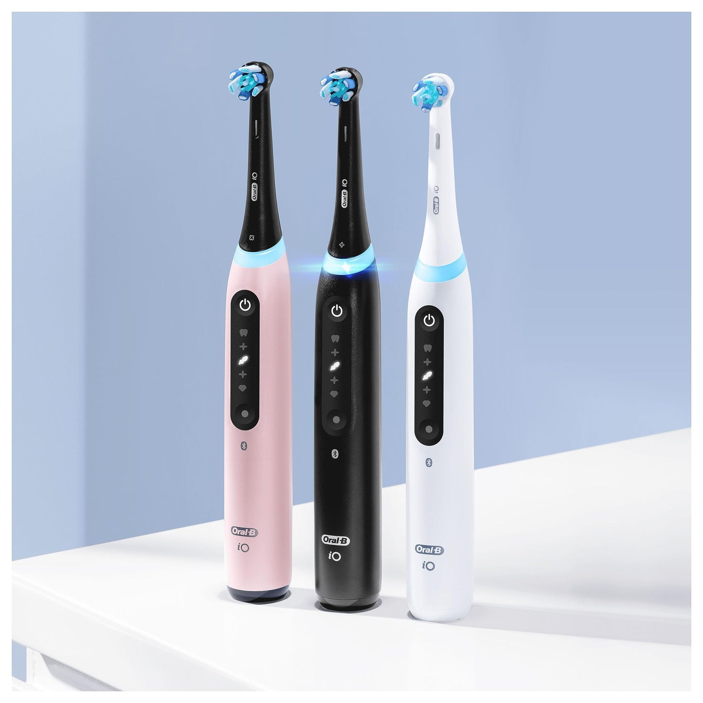 Oral-B iO 5N Electric Toothbrush, Pressure Sensor to Protect Gums and Sensitive Teeth, with Accessories, 1 Soft Brush, 1 Charger, 1 Travel Case, White