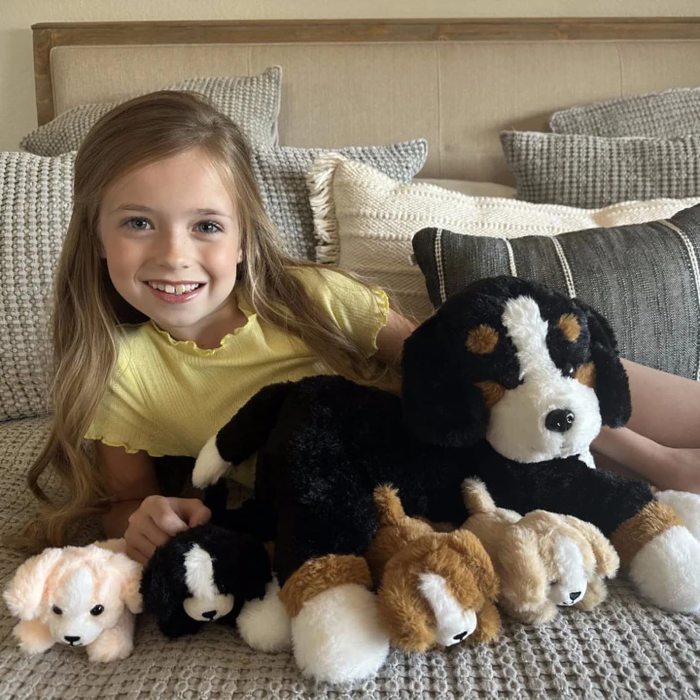 MorisMos Dog Teddy Stuffed Animal, 60cm Cuddly Mommy Dog with 4 Babies Puppy Inside Kawaii Giant Dog Plush Soft Toy Gift for Kids Birthday Valentines Deco