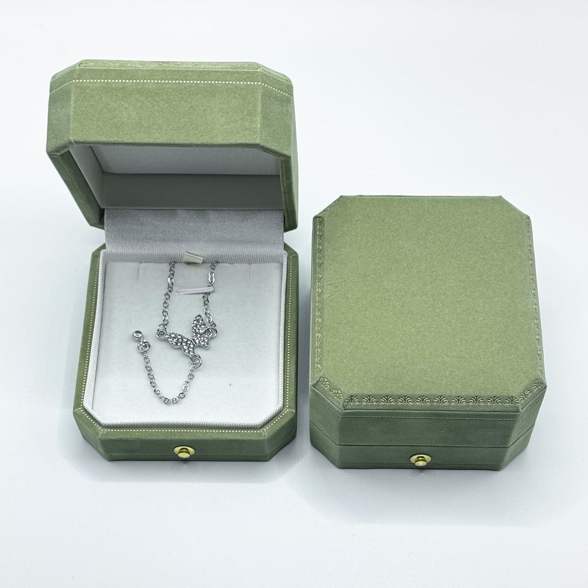 WHSLILR Velvet Necklace Box - Octagon Engagement Necklace Box with Hinged Lid for Proposal Engagement Wedding, Necklace Case Jewelry Box with Gold Lace - PRB007-Green