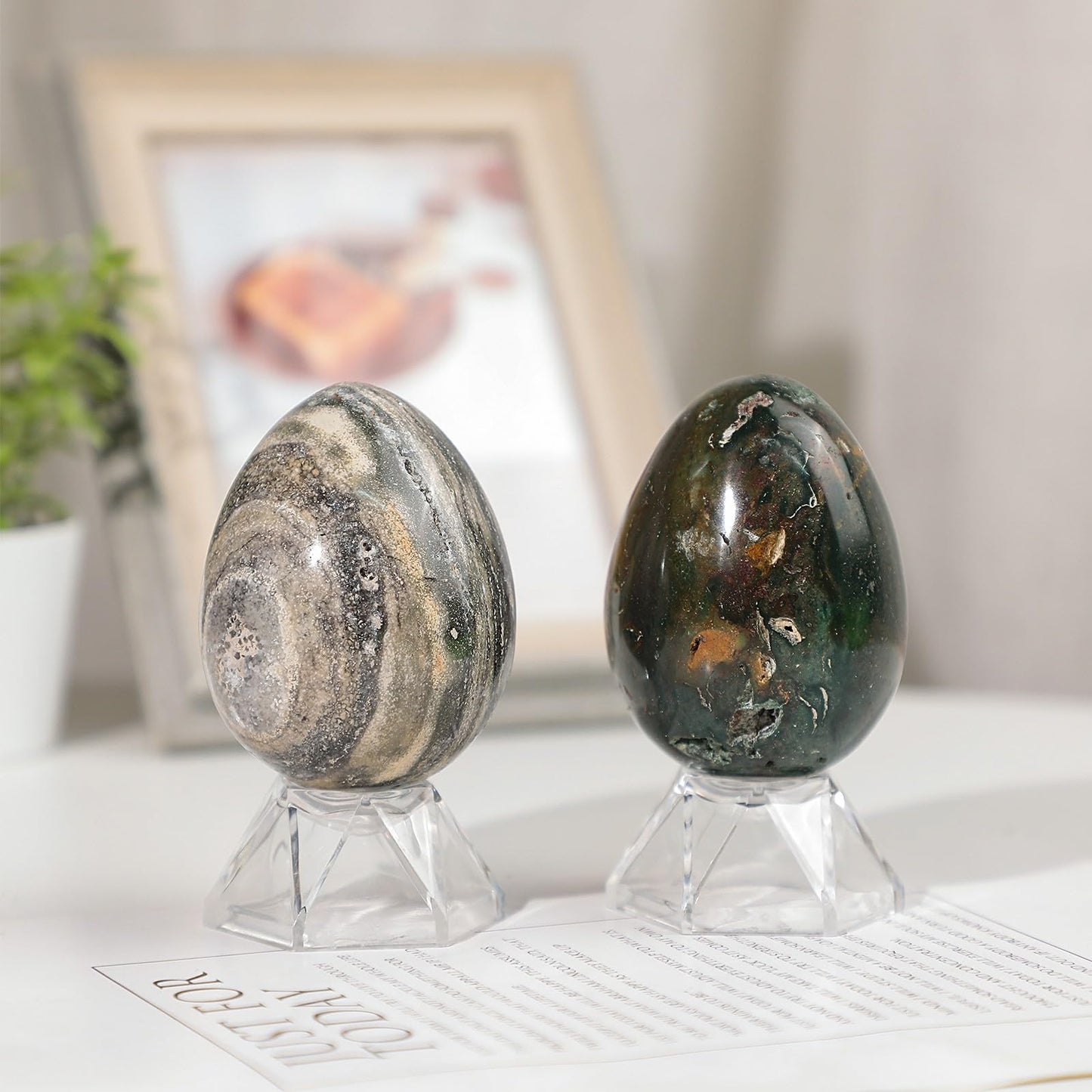 Rockcloud Natural Ocean Stone Egg Sphere with Acrylic Stand Polished Reiki Crystal Sphere Figurine for Easter Blessing& Home Decor, 0.22-0.44 lb