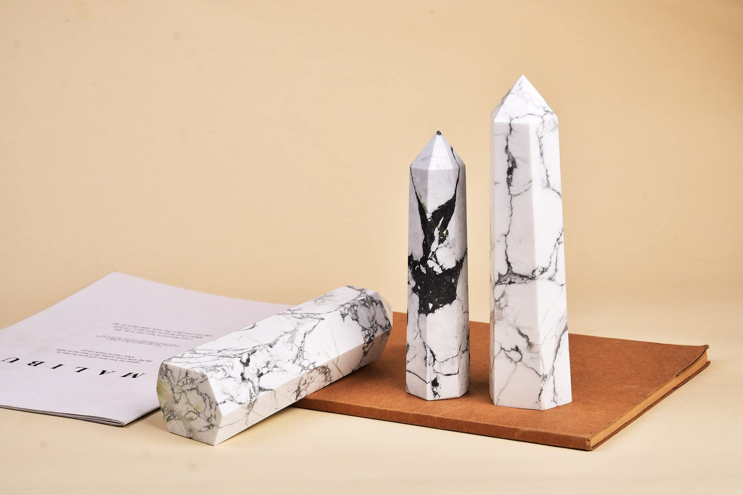 AMOYSTONE White Howlite Stone Tower Large Healing Crystal Obelisk Wand Crystal Decor Spiritual Gifts 1.8-2.2 LBS